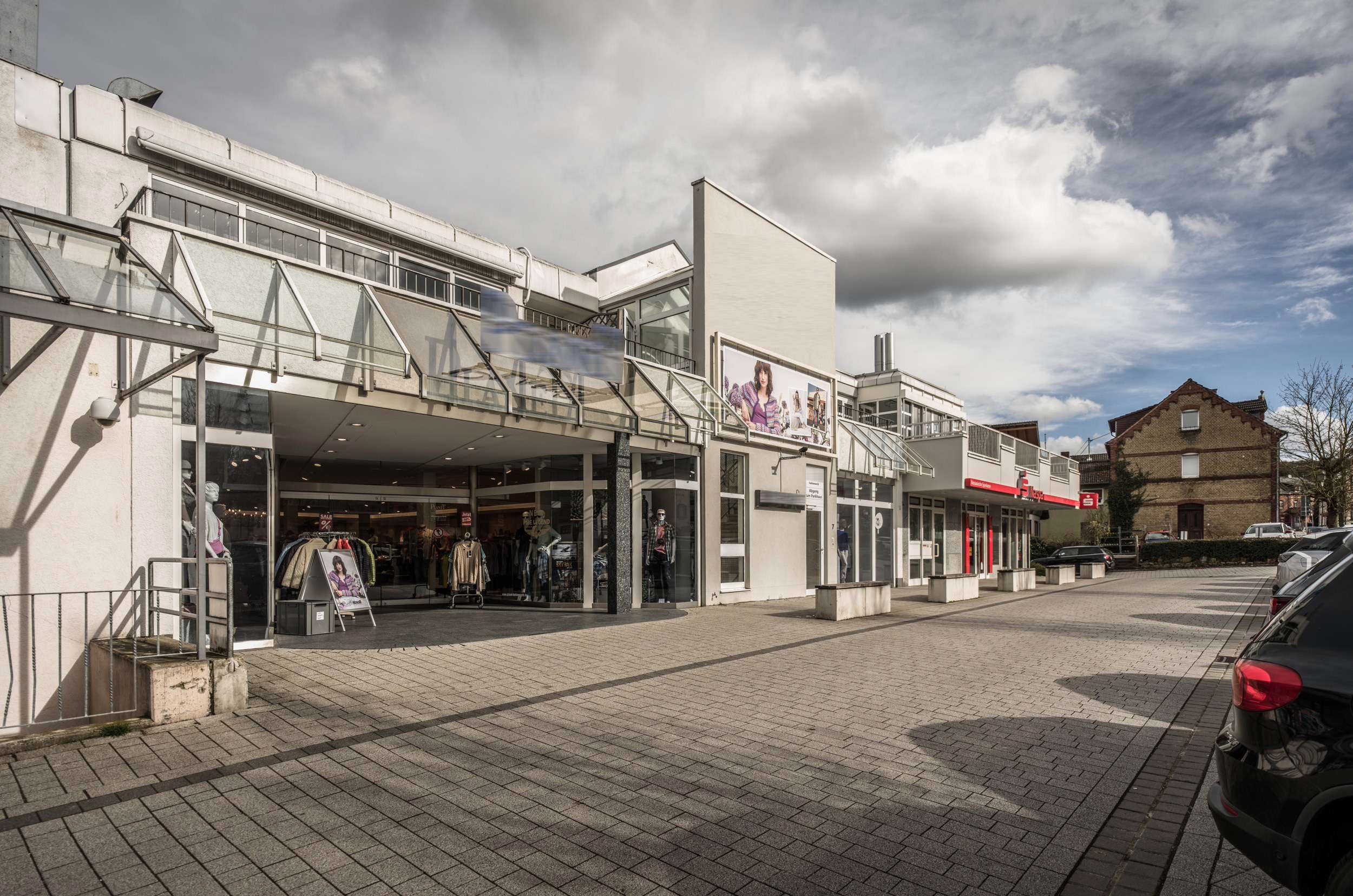 NEU  ATTRAKTIVE VERKAUFSFLÄCHE, BÜRORÄUME & EINE WOHNUNG IM HERZEN TAUNUSSTEINS!