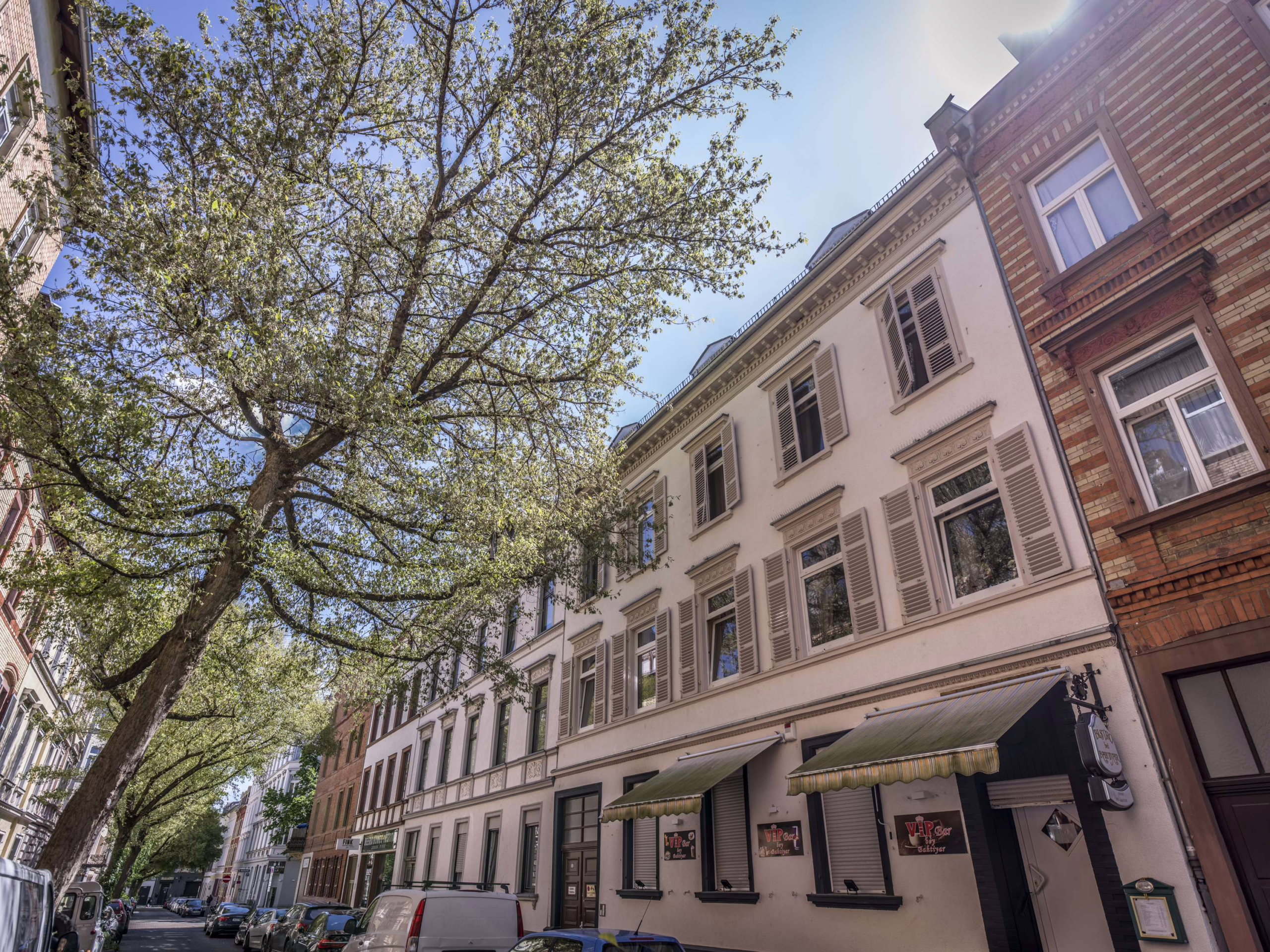 NEU  CHANCE FÜR INVESTOREN - MEHRFAMILIENHAUS IM WESTEND!