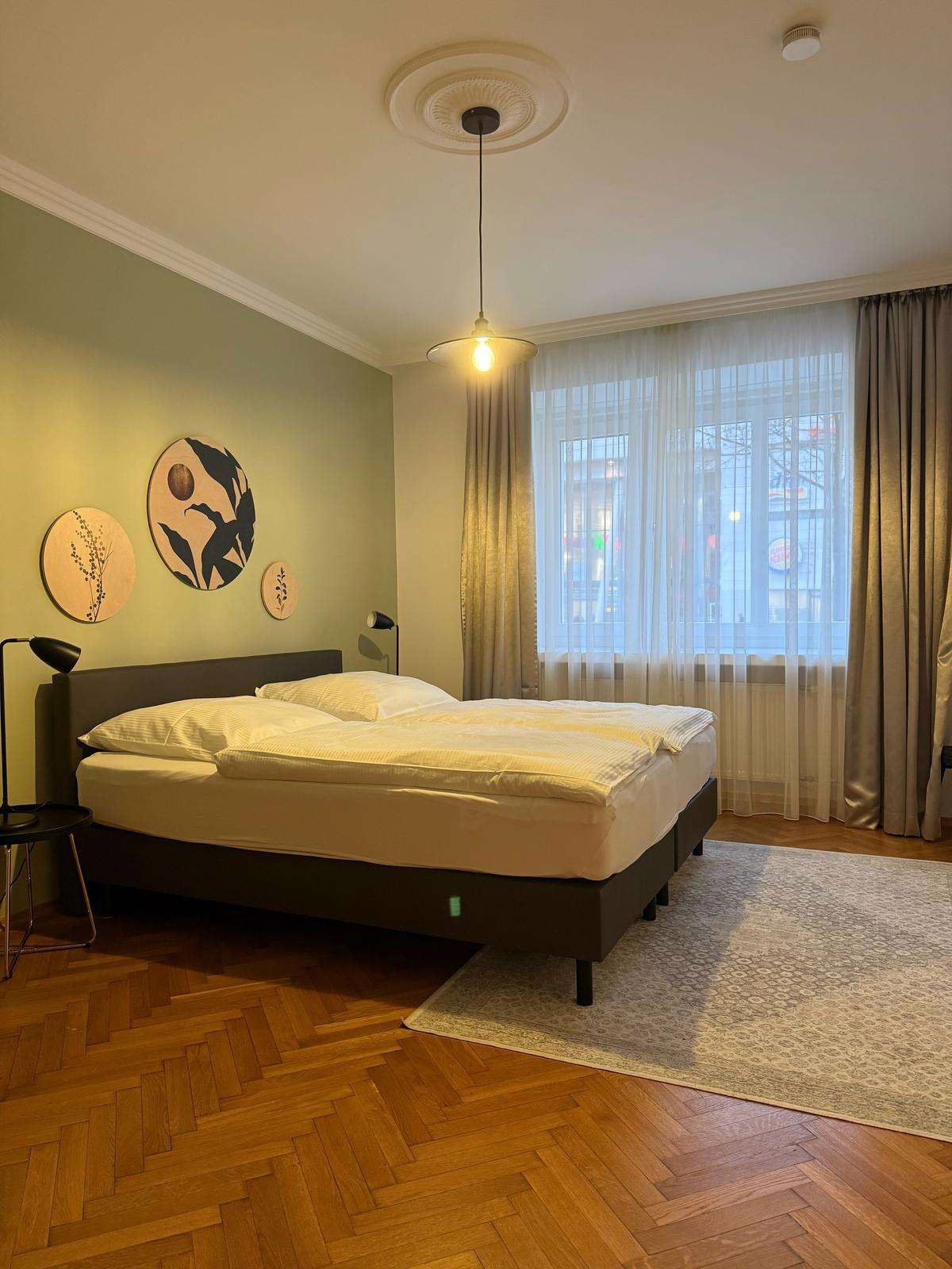 NEU  ELEGANTE ALTBAUWOHNUNG FÜR ANLEGER – FERTIG MÖBLIERT IM PRINZREGENTENCARRÉE!