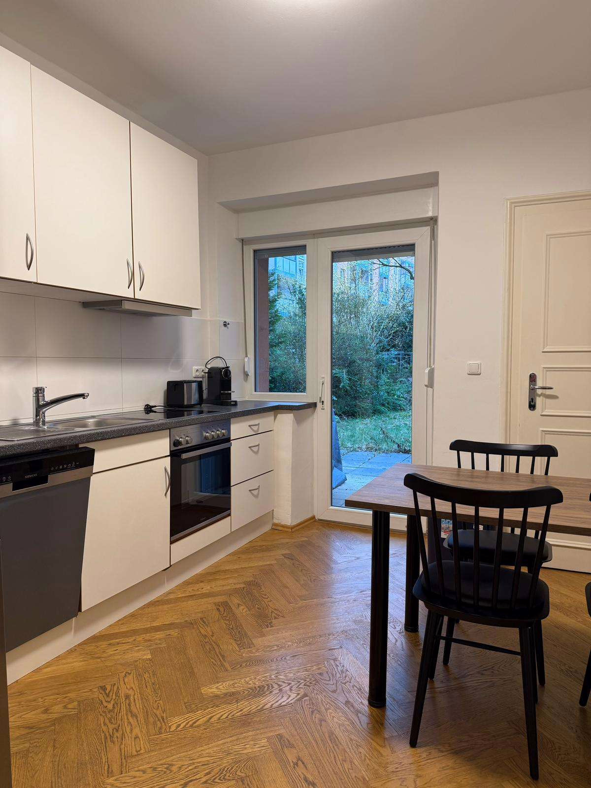 NEU  ELEGANTE ALTBAUWOHNUNG FÜR ANLEGER – FERTIG MÖBLIERT IM PRINZREGENTENCARRÉE!