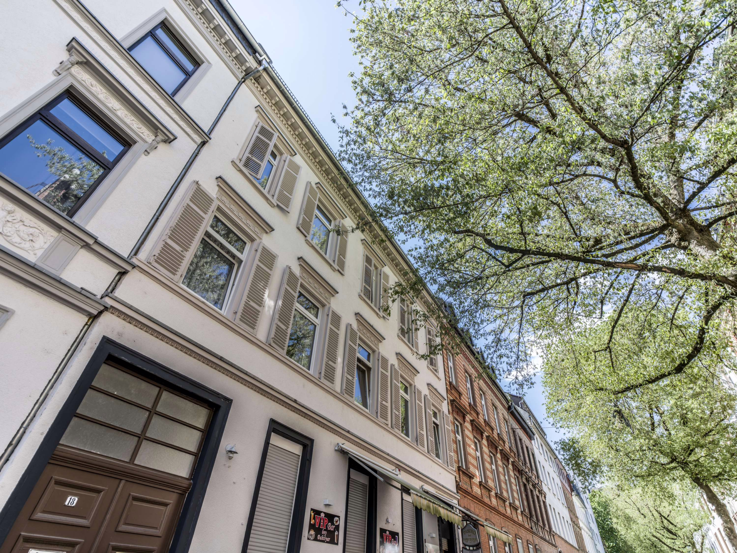 NEU  MEHRFAMILIENHAUS IM GEFRAGTEN WESTEND - ATTRAKTIVE KAPITALANLAGE!