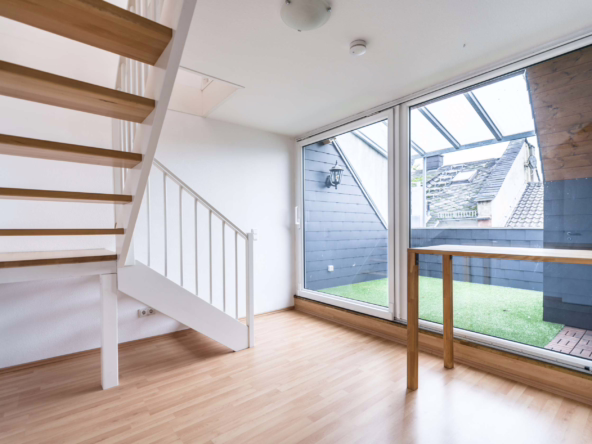 NEW*PAUL & PARTNER* GEMÜTLICHE MAISONETTE-EINHEIT MIT BALKON IN TOP LAGE !
