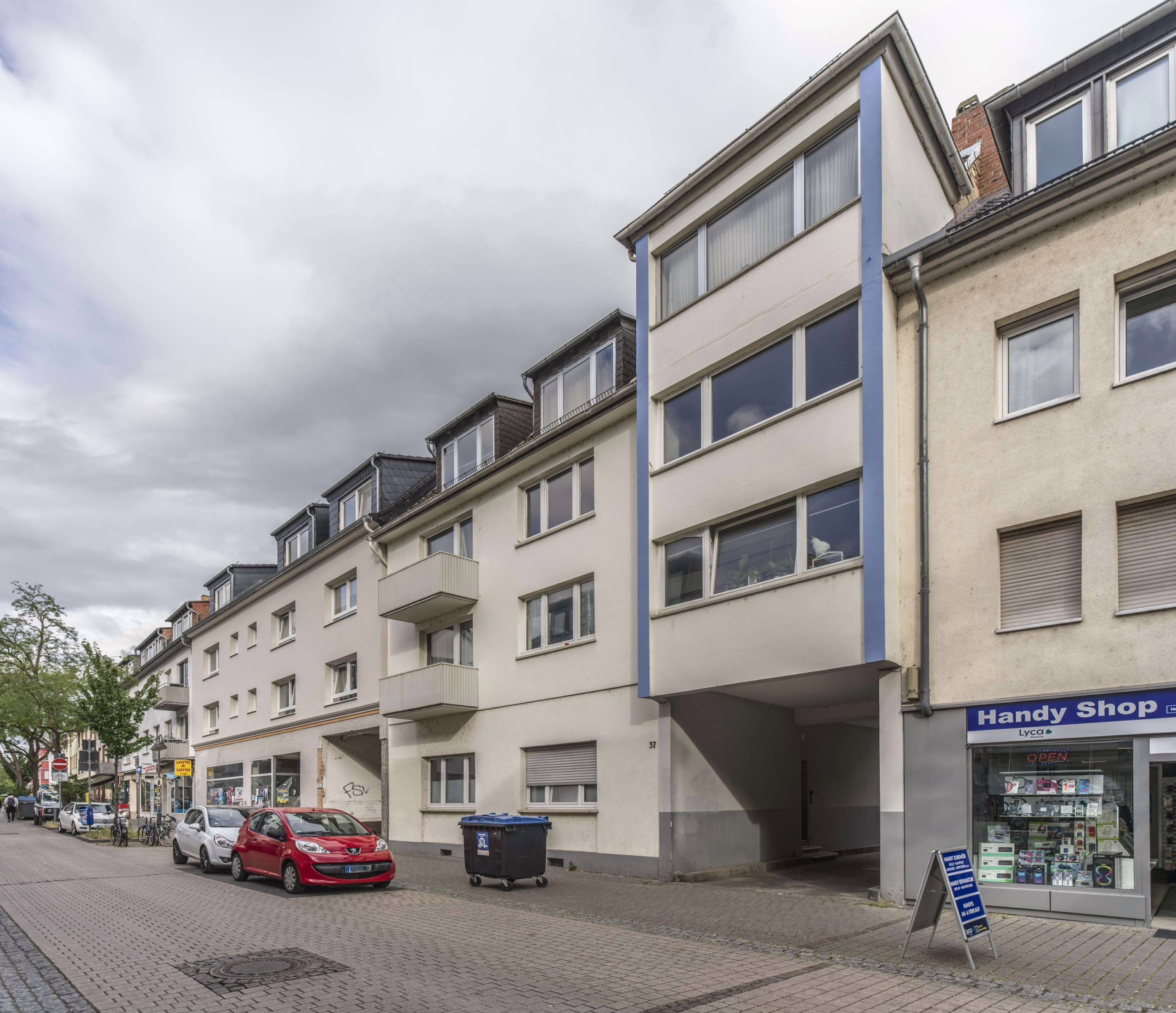 NEU  ATTRAKTIVE KAPITALANLAGE: MEHRFAMILIENHAUS IN MIT ENTWICKLUNGSSCHANCEN!