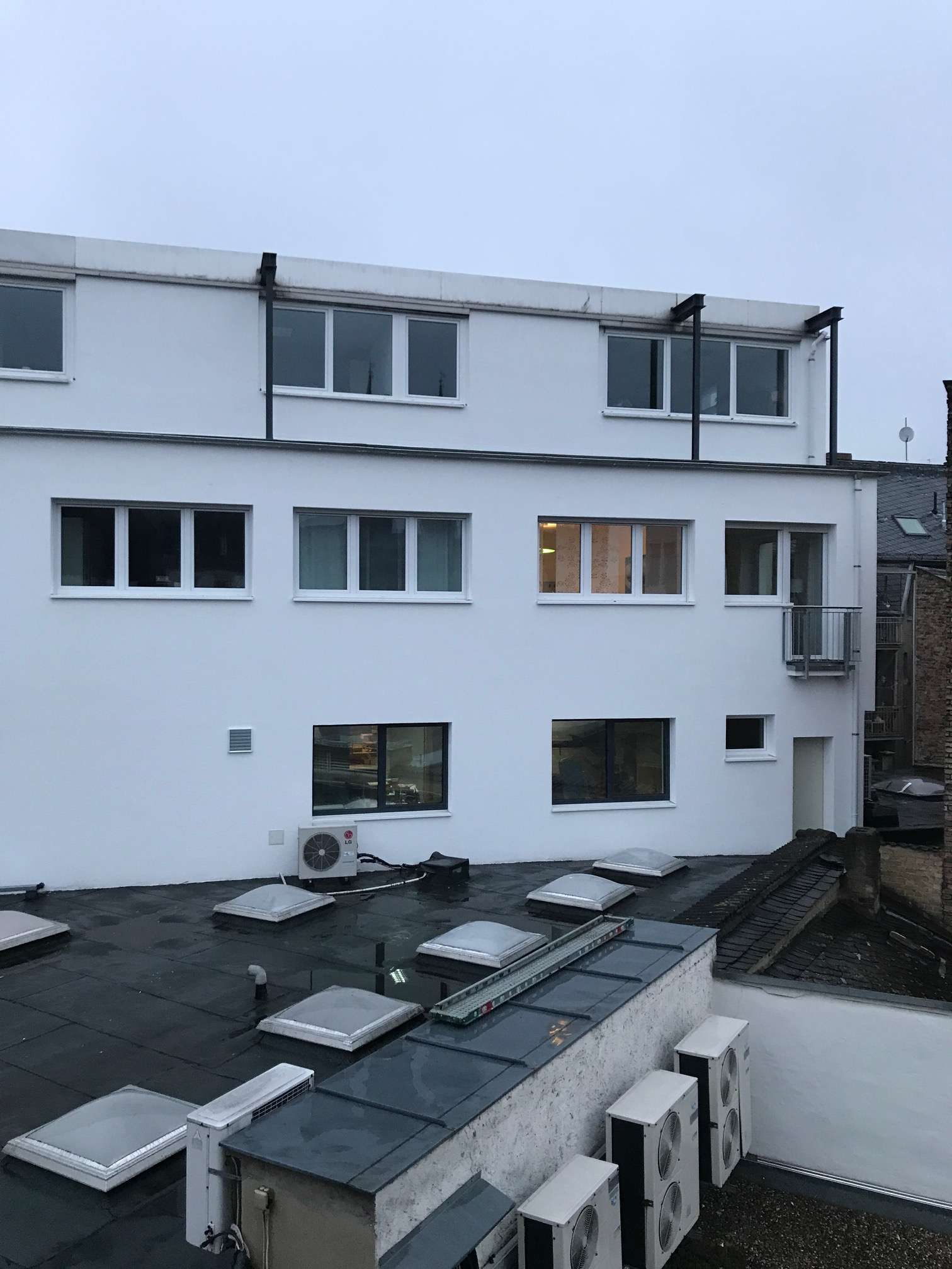 NEW  NEUE BÜRO- ODER PRAXISRÄUME IM HERZEN WIESBADENS WARTEN AUF SIE! 5