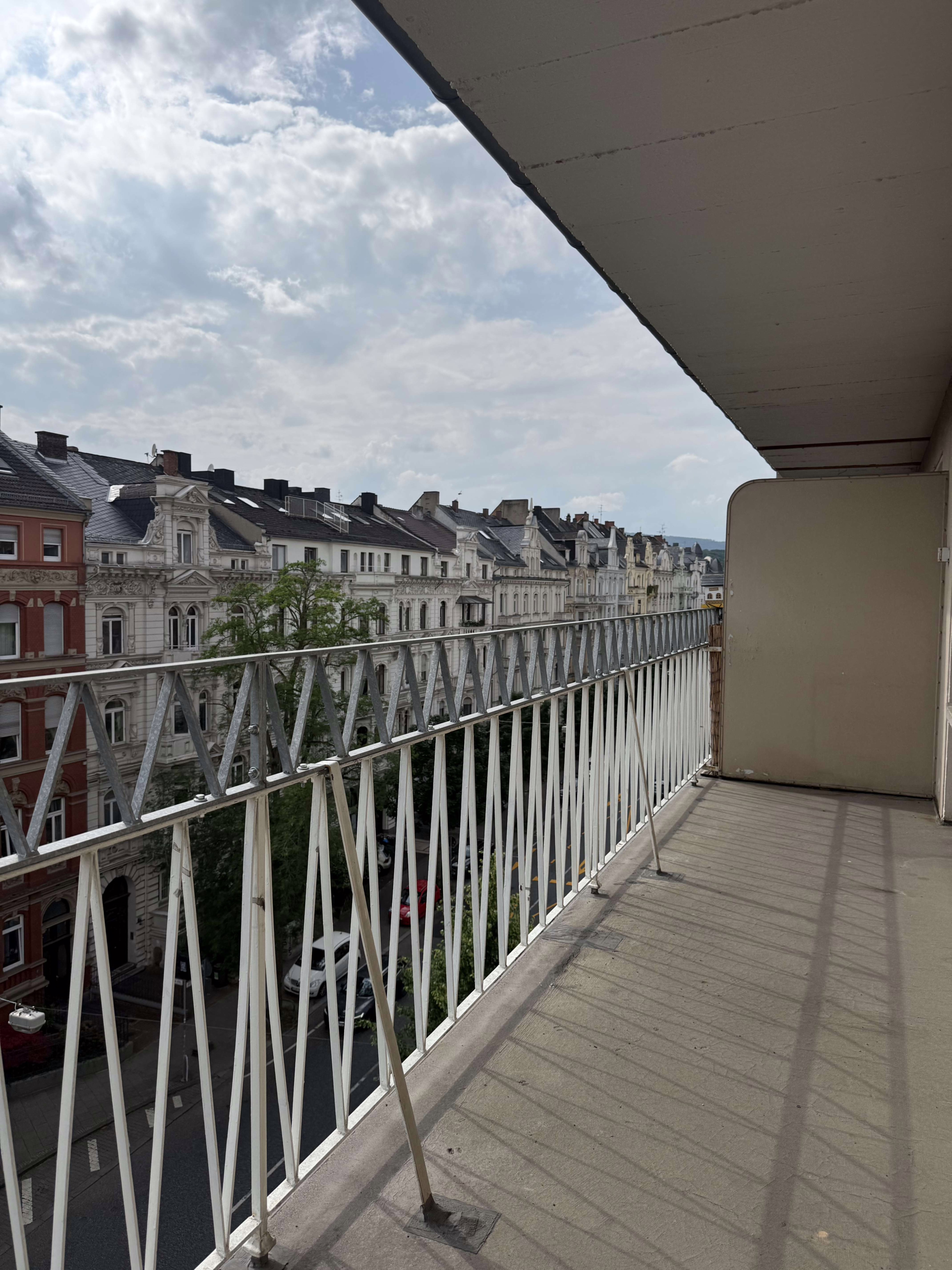 NEW TOP 2 ZIMMERWOHNUNG IN WIESBADEN! RENOVIERT! NEUE EINBAUKÜCHE!