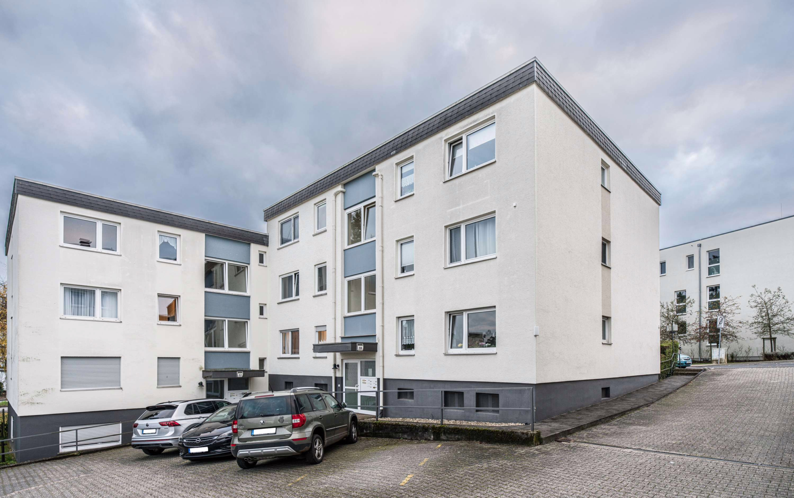 SCHLAGEN SIE JETZT ZU ! ATTRAKTIVE 3-ZIMMER-WOHNUNG IN NAUROD !