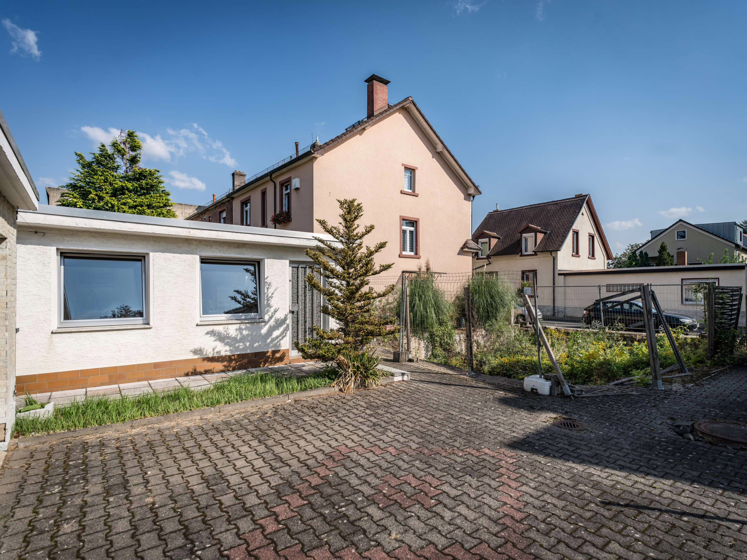 VERKAUFT  HAUS, GARTEN UND NACHBARGRUNDSTÜCK ! !