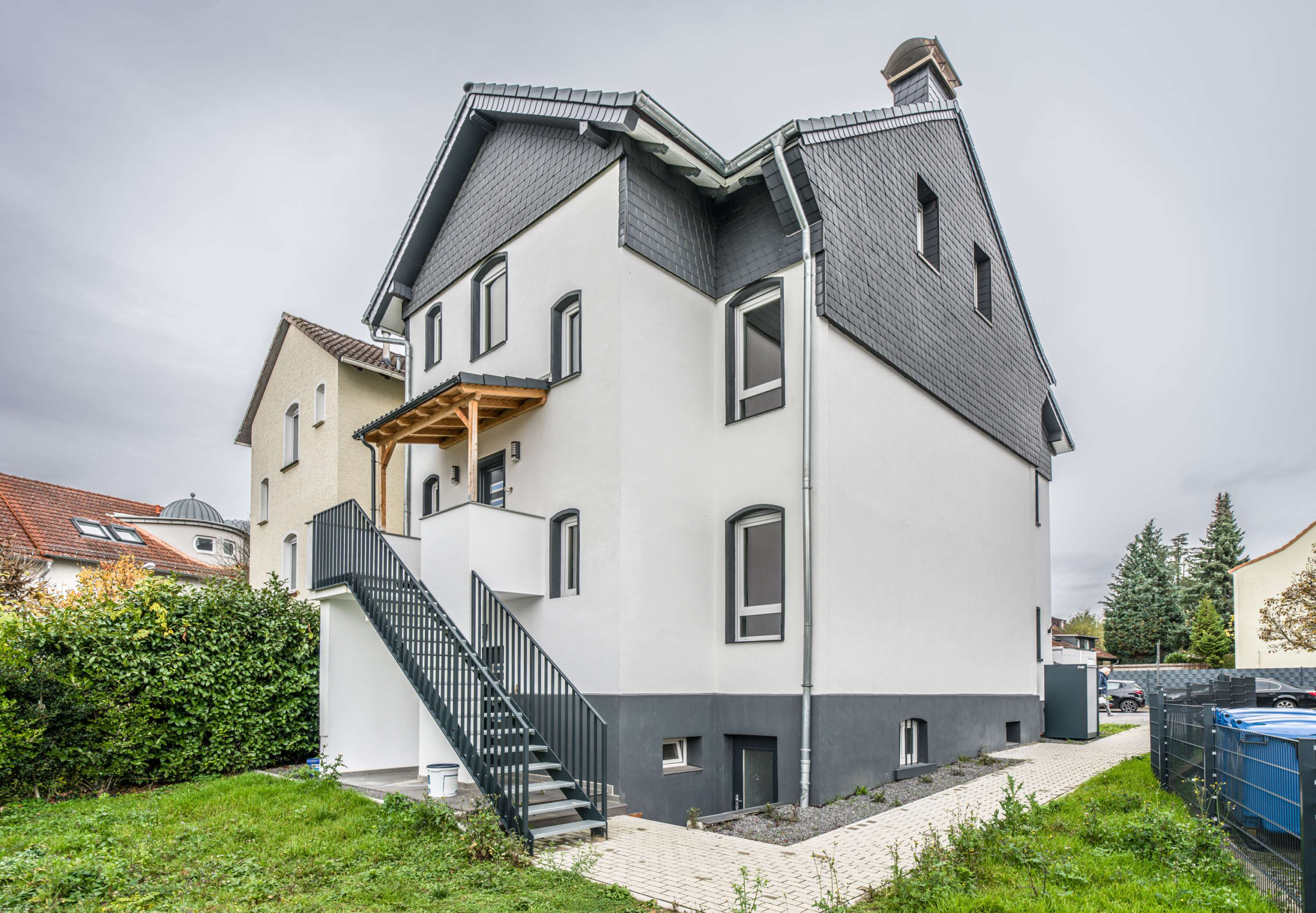 KERNSANIERT  GEMÜTLICHE WOHNUNG AUF 2 ETAGEN IM RUHIGEN BAD SODEN!