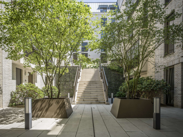 NEU  CITYLAGE TRIFFT LUXUS! IHR NEUES STADTHAUS!