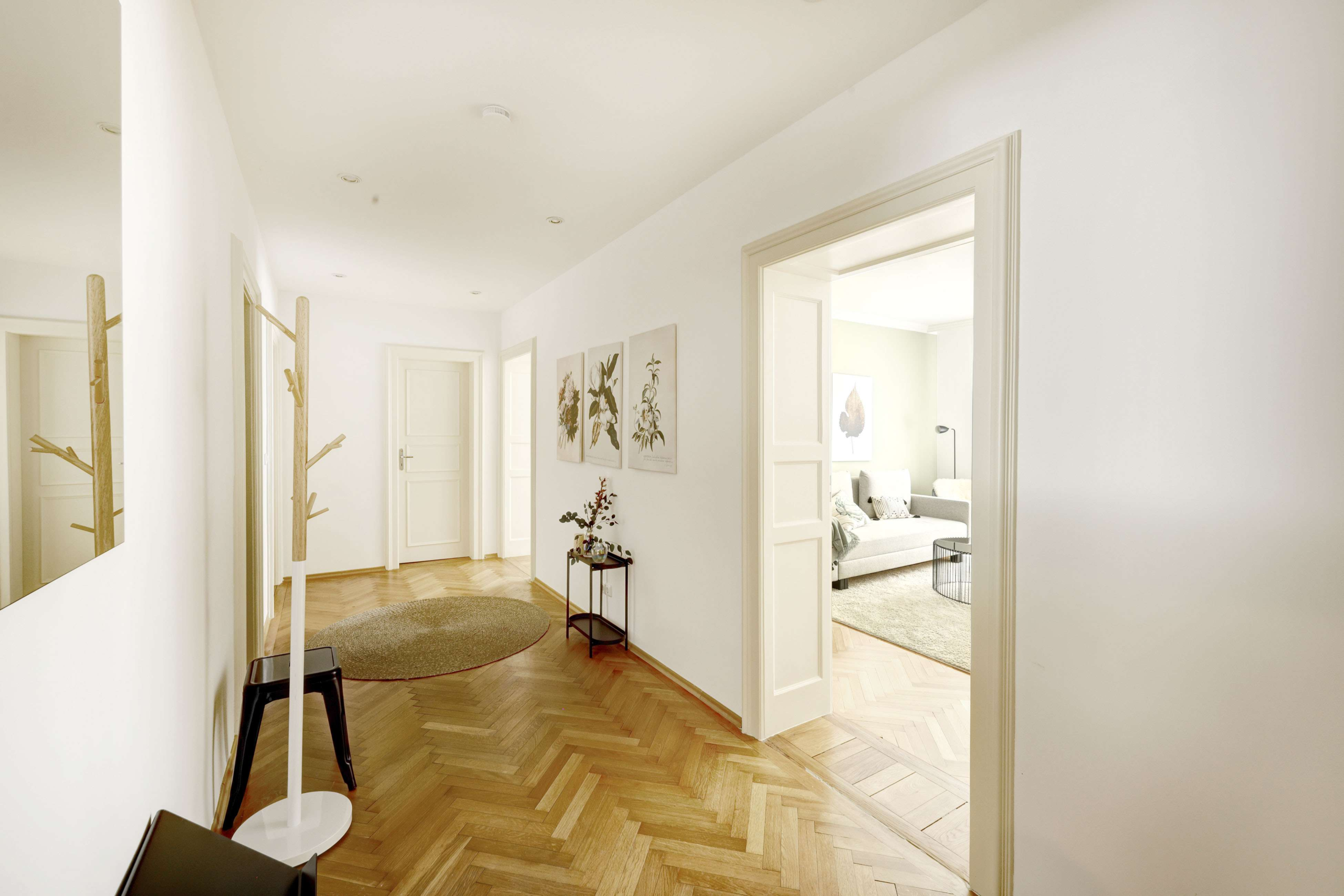 NEU  FERTIG ZUM EINZIEHEN – MÖBLIERTE ALTBAUWOHNUNG IN MÜNCHEN!