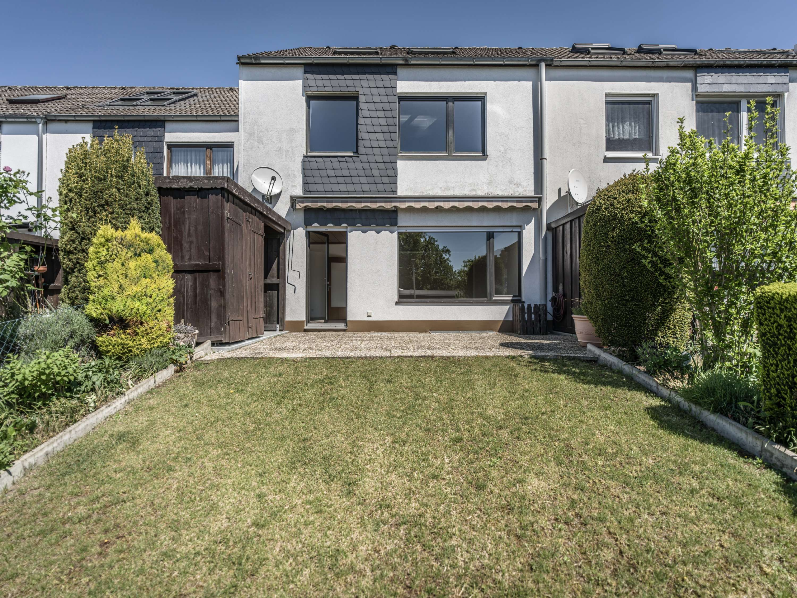 NEU  IN TOLLER NACHBARSCHAFT MIT GARTEN, GARAGE & STELLPLATZ  !