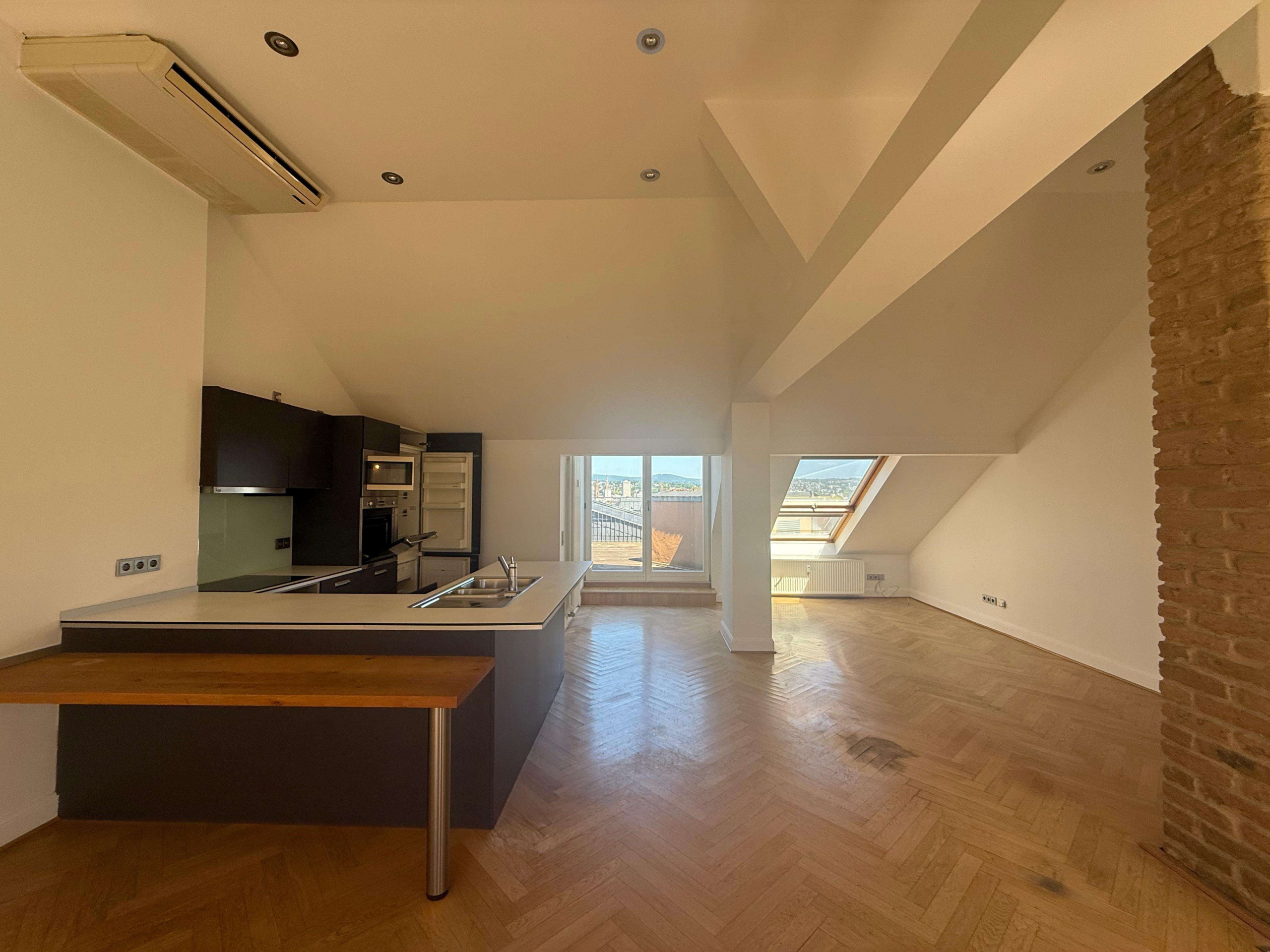 NEU  LUFTIGE HÖHEN ÜBER WIESBADEN: MODERNE MAISONETTE MIT DACHTERRASSE & KLIMAANLAGE
