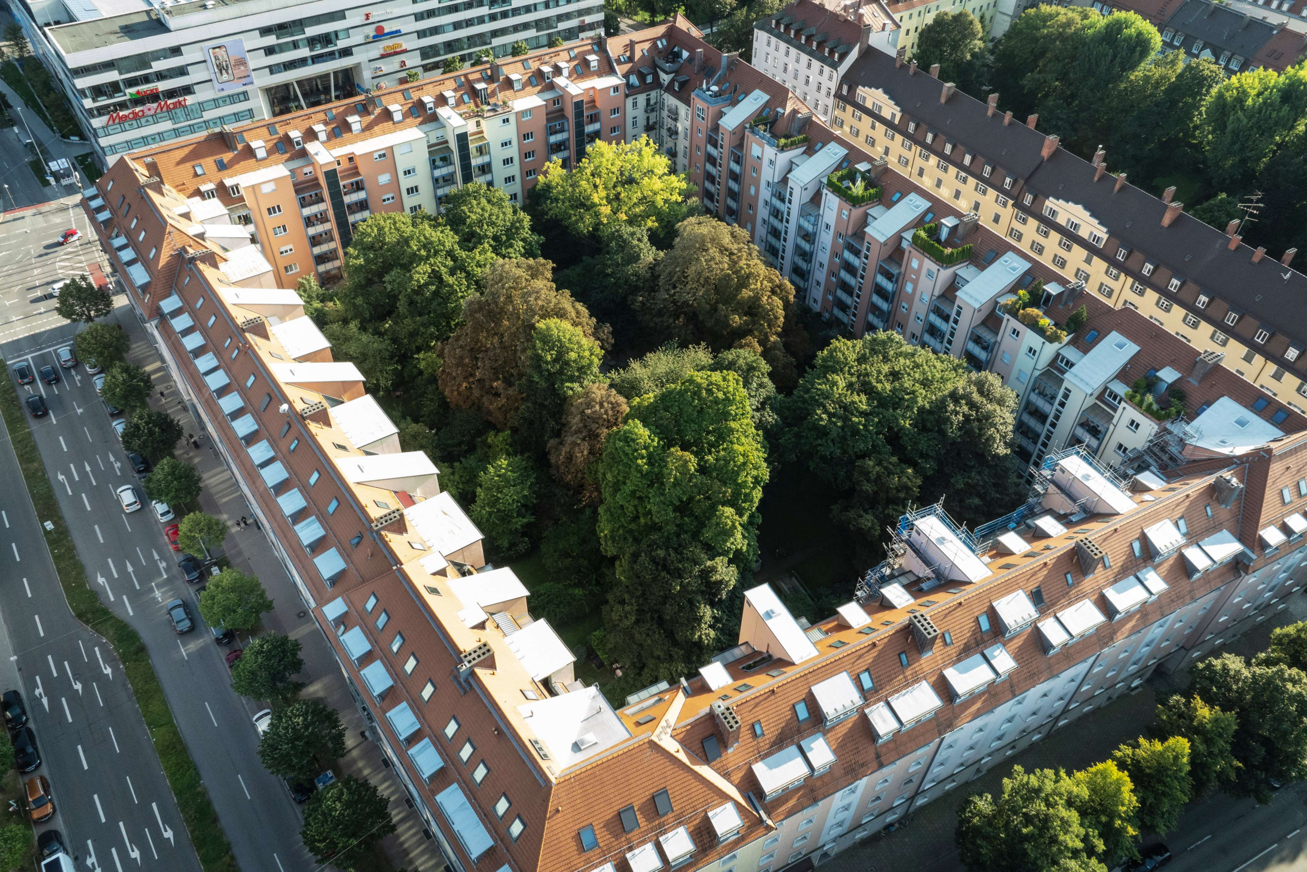 NEU  LUXURIÖSES WOHNGEFÜHL IN MÜNCHEN !