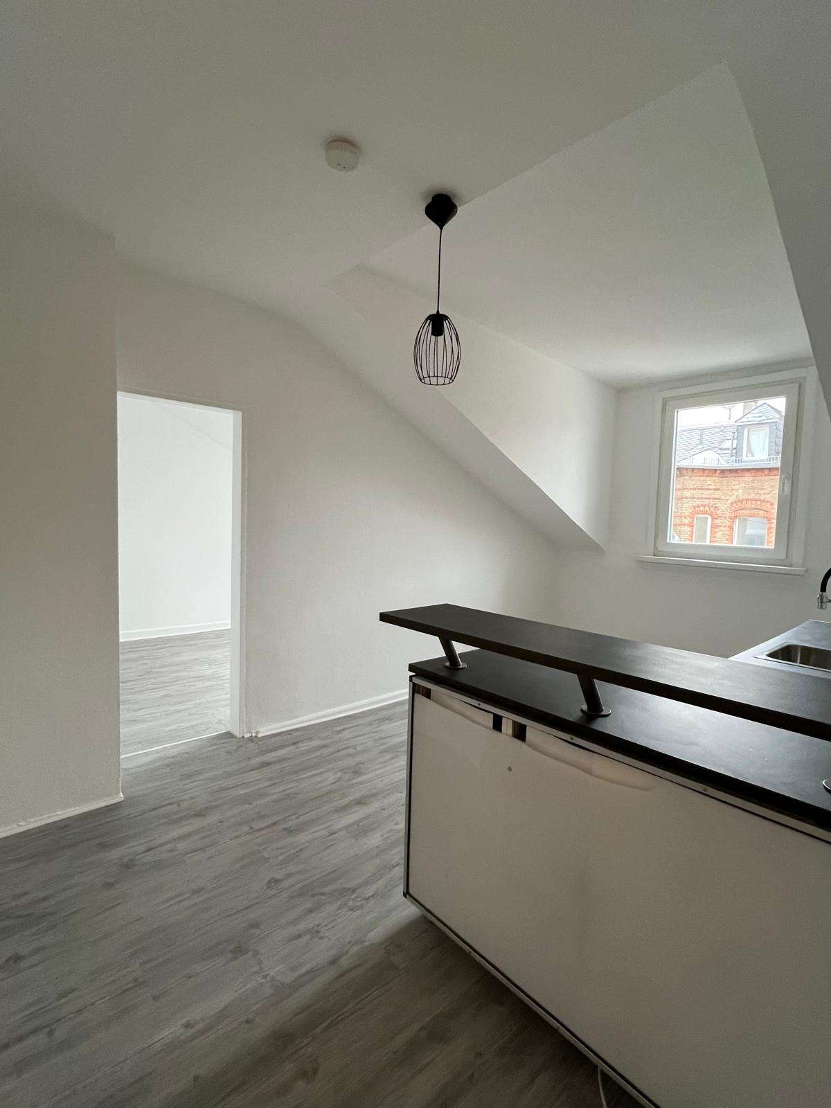 NEU  RENOVIERTE WOHNUNG IN ZENTRALER LAGE WIESBADENS !