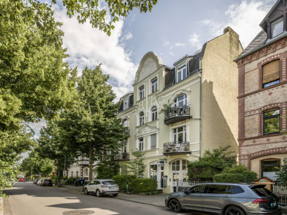 NEU  SEHR GEPFLEGTES WOHN- & GESCHÄFTSHAUS IN WIESBADEN!