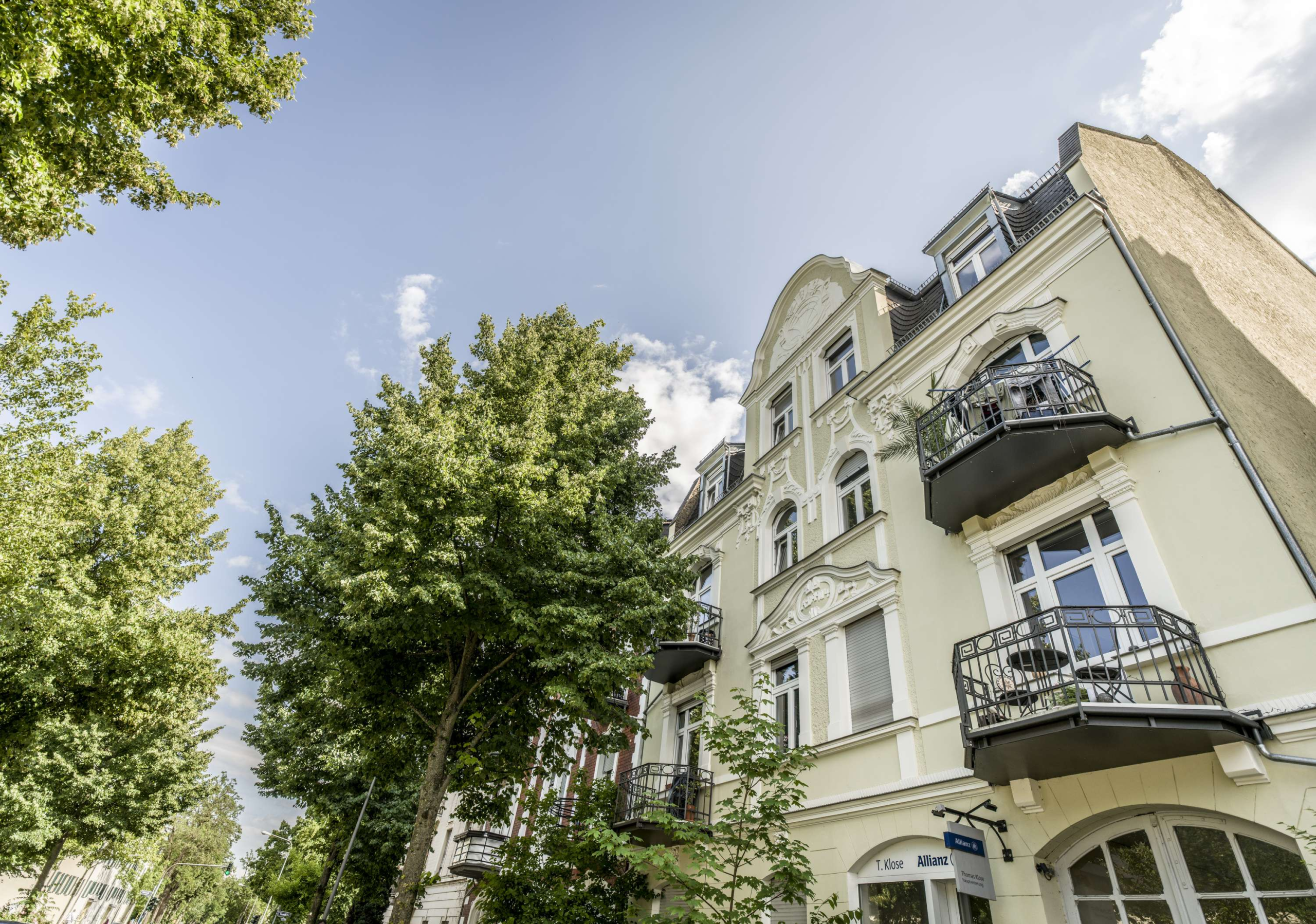 NEU  SEHR GEPFLEGTES WOHN- & GESCHÄFTSHAUS IN WIESBADEN!