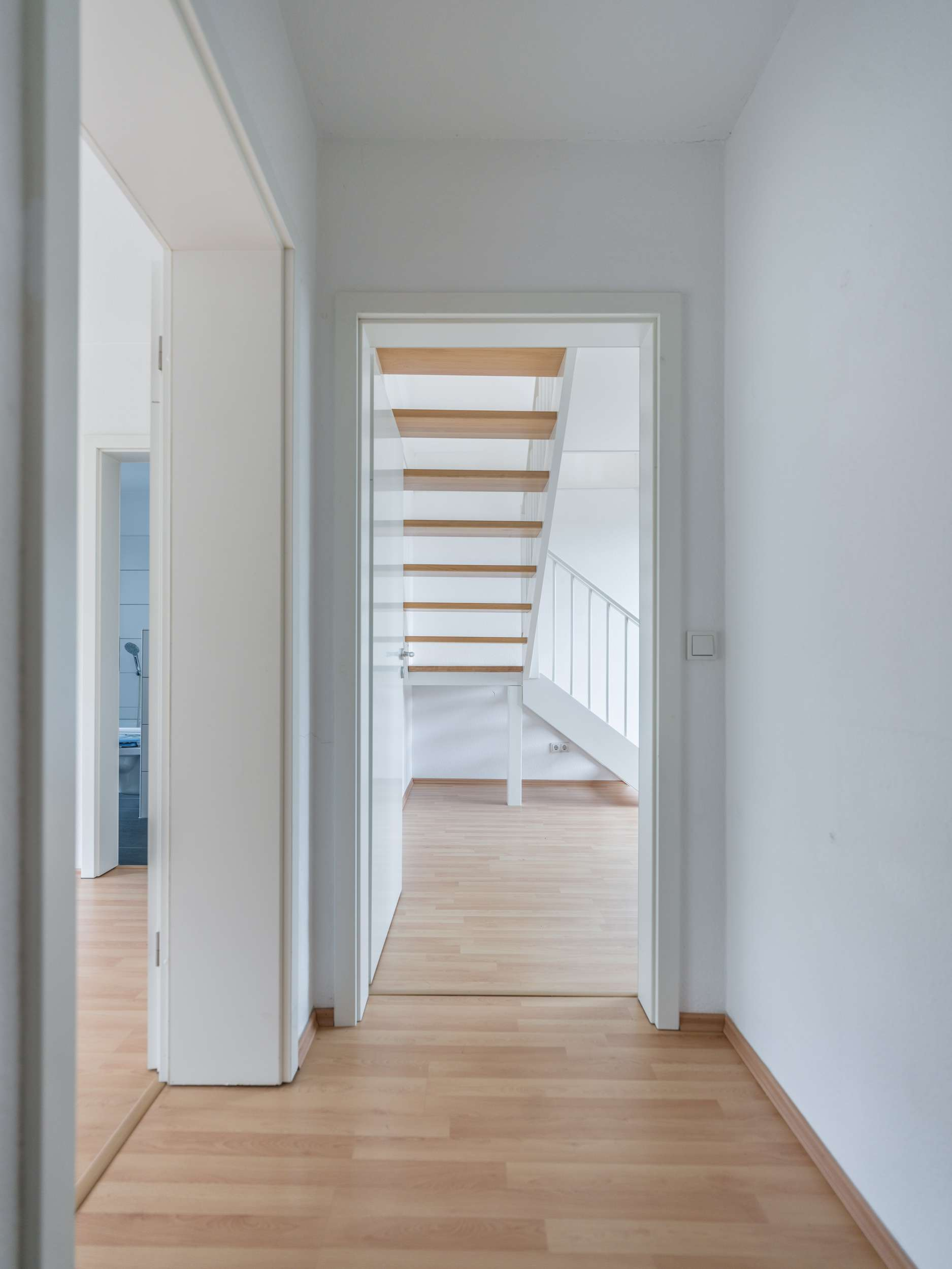 NEW*PAUL & PARTNER* GEMÜTLICHE MAISONETTE-EINHEIT MIT BALKON IN TOP LAGE !