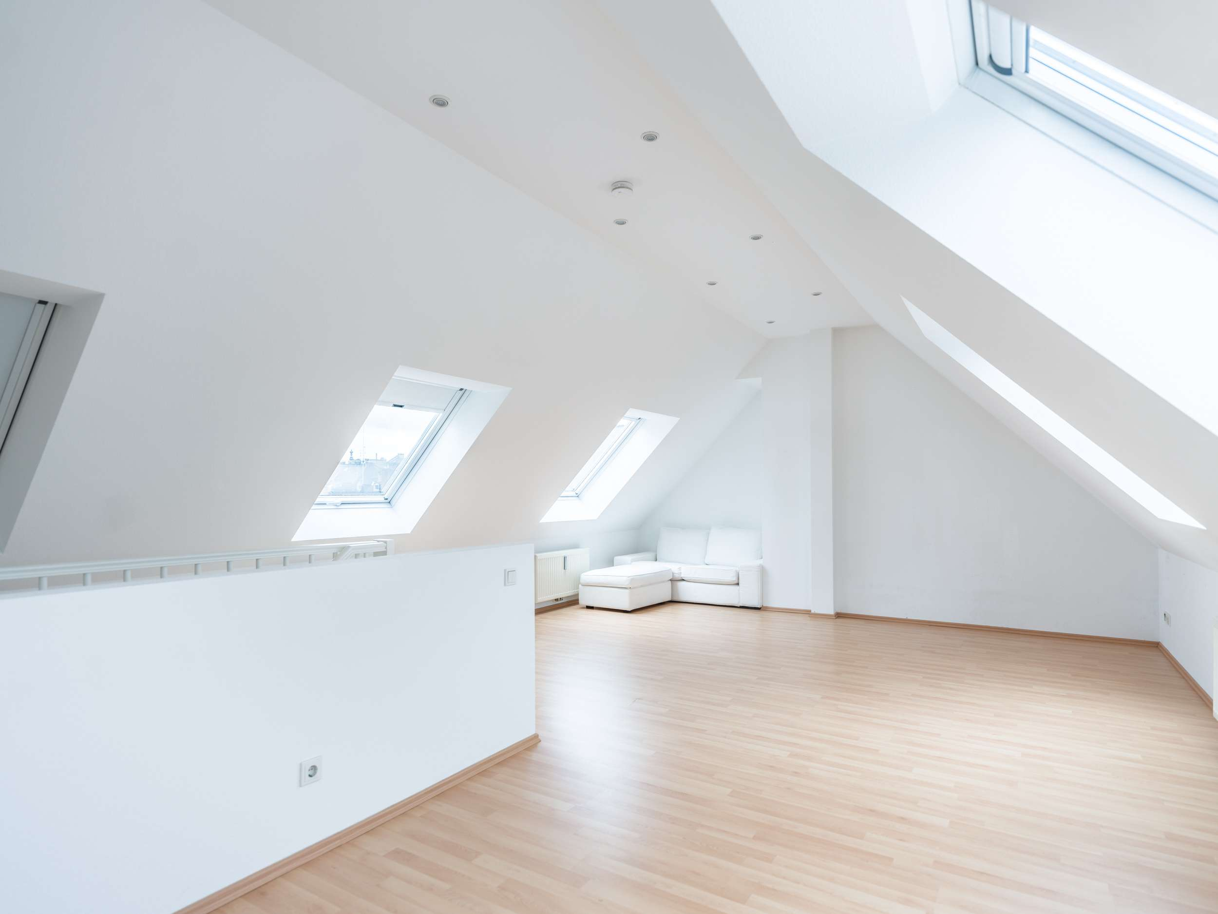 NEW *PAUL & PARTNER* GEMÜTLICHE MAISONETTE-EINHEIT MIT BALKON IN TOP LAGE !