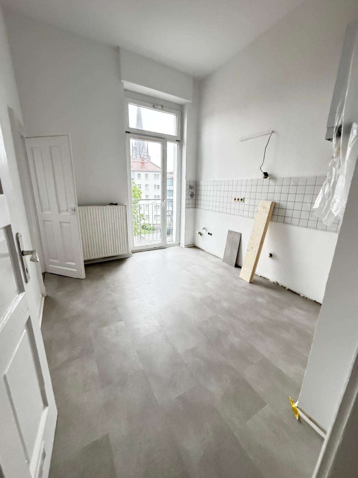 NEW  TOP ALTBAU WOHNUNG! MIT BALKON!