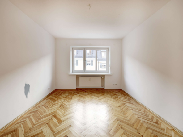 TOLLE ALTBAUWOHNUNG MIT SEHR GUTEM SCHNITT! SOFORT BEZIEHBAR!