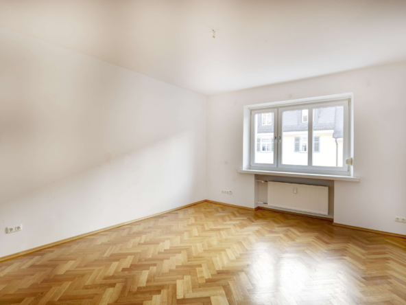 WOW  SUPER GESCHNITTENE ALTBAUWOHNUNG! IN GEFRAGTER LAGE SOFORT BEZIEHBAR!