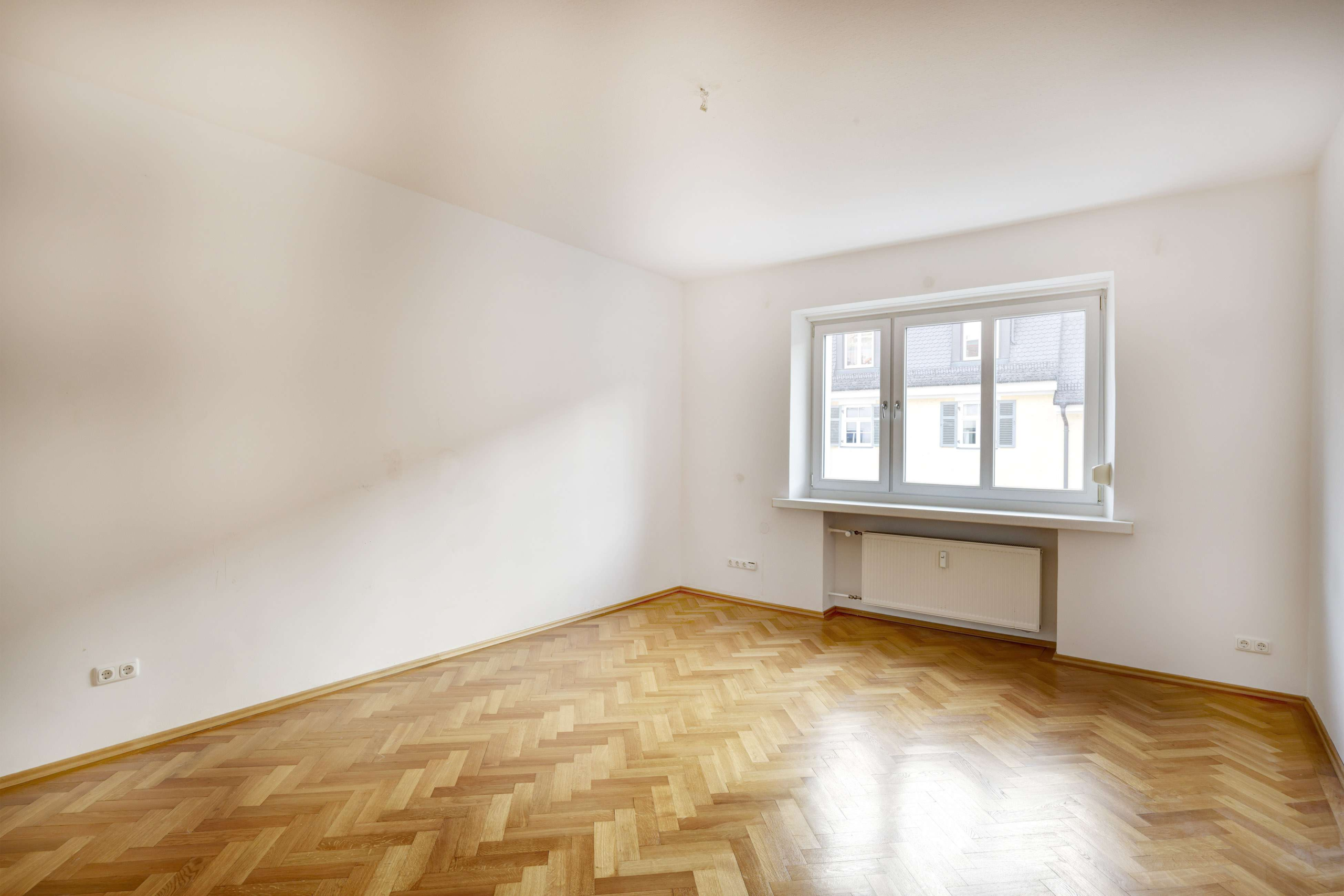 WOW  SUPER GESCHNITTENE ALTBAUWOHNUNG! IN GEFRAGTER LAGE SOFORT BEZIEHBAR!
