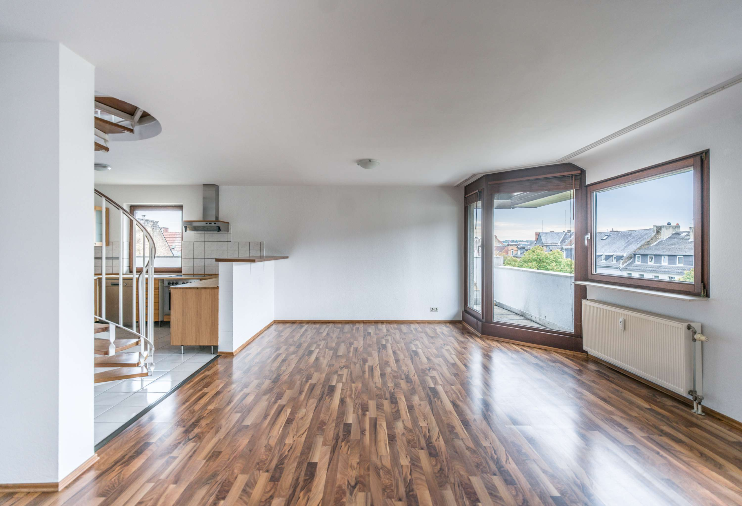 NEU  IHRE NEUE MAISONETTE MIT AUSBLICK ÜBER WIESBADEN IN ZENTRALER LAGE !