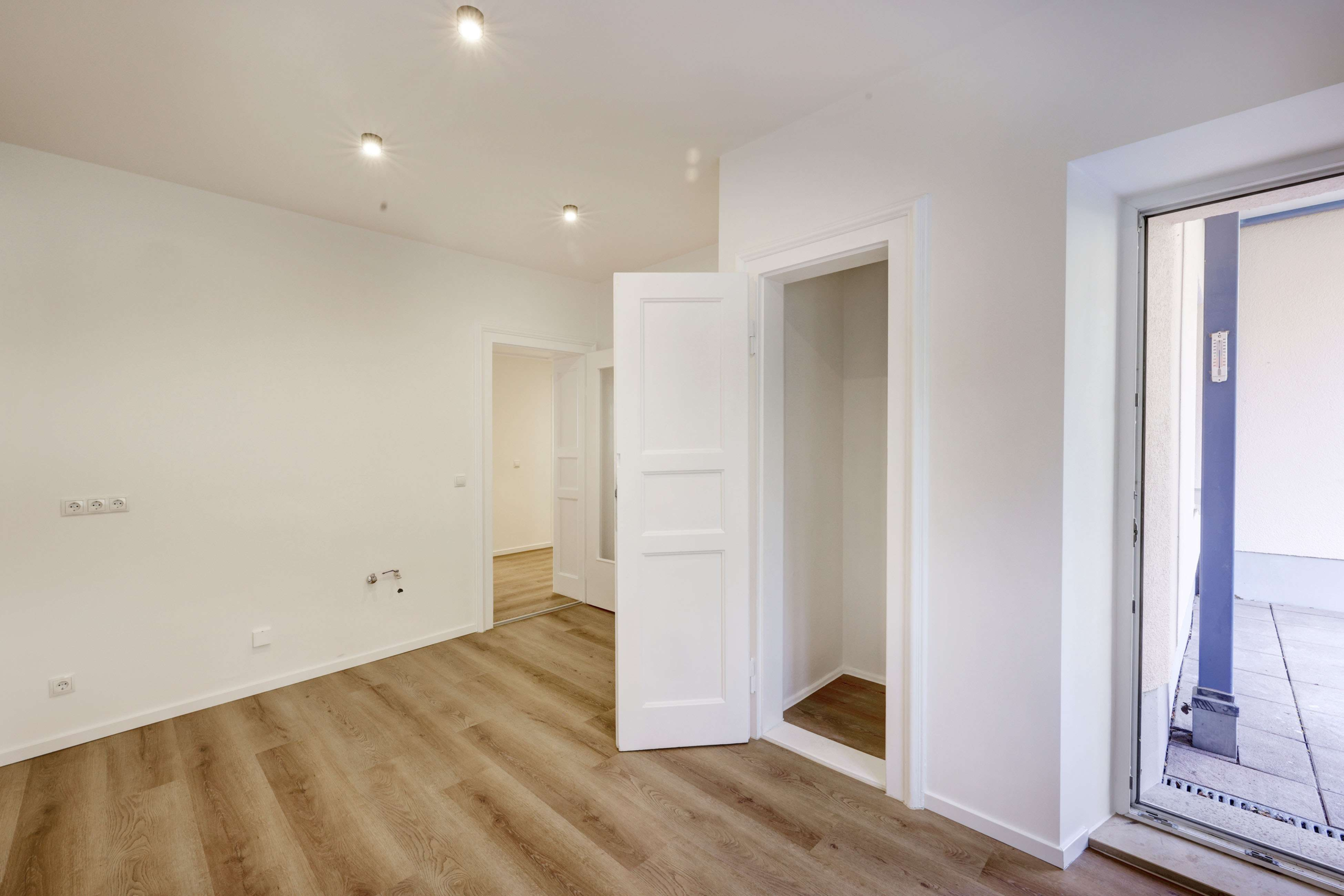 NEU  KERNSANIERTE WOHNUNG, ERSTBEZUG ! ABSOLUTES HIGHLIGHT!