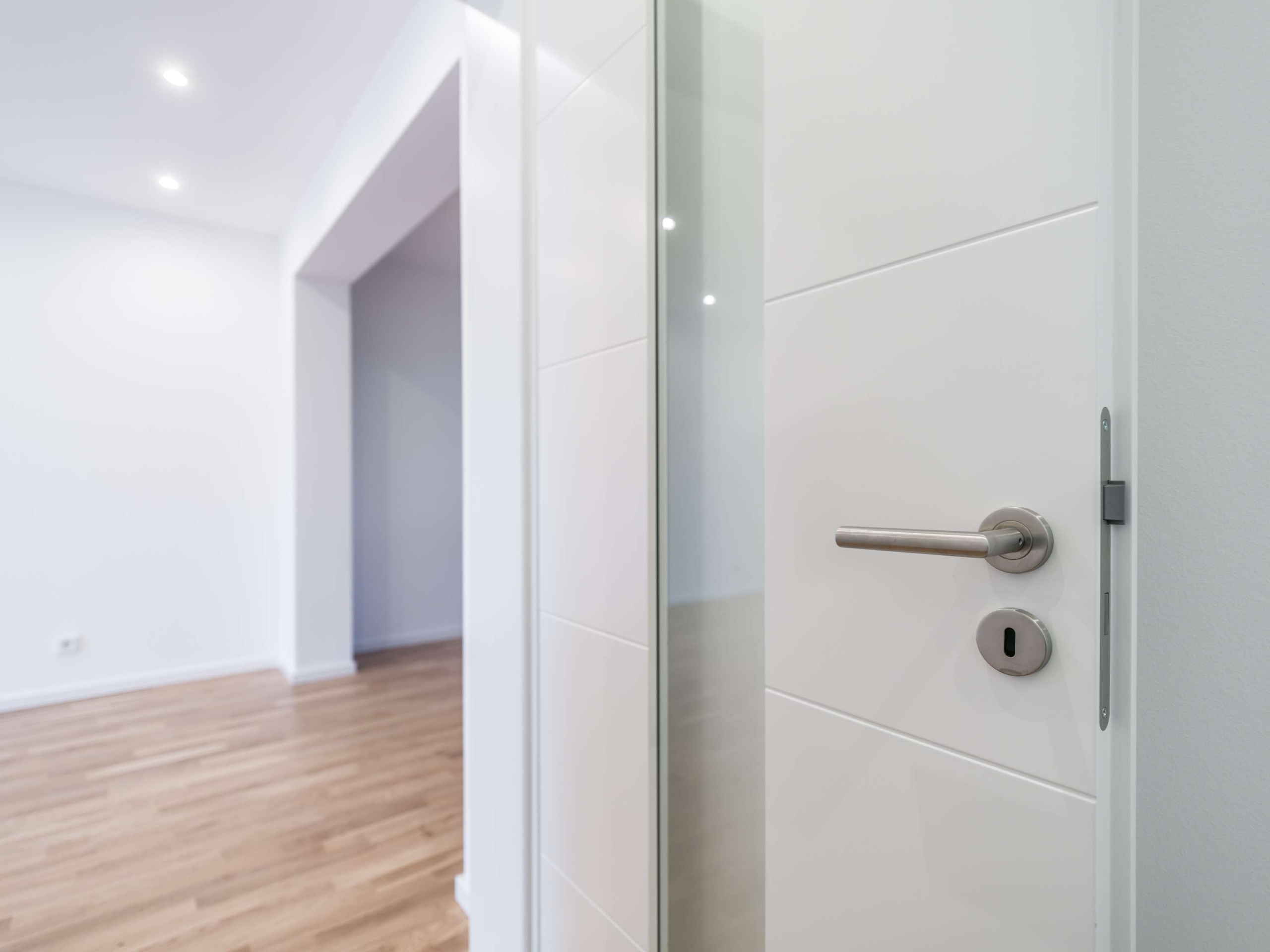 NEU *PAUL & PARTNER* ZWEITBEZUG ! TOLLE WOHNUNG im 1.OG MIT EBK & BALKON!