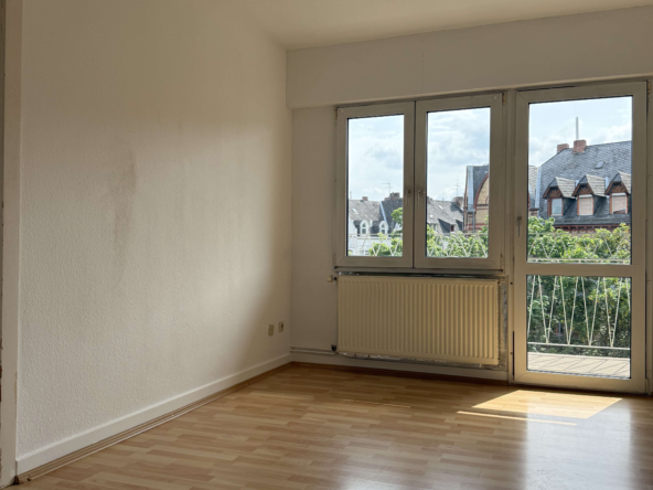 NEU  TOP 2 ZIMMERWOHNUNG IN WIESBADEN! RENOVIERT! NEUE EINBAUKÜCHE!