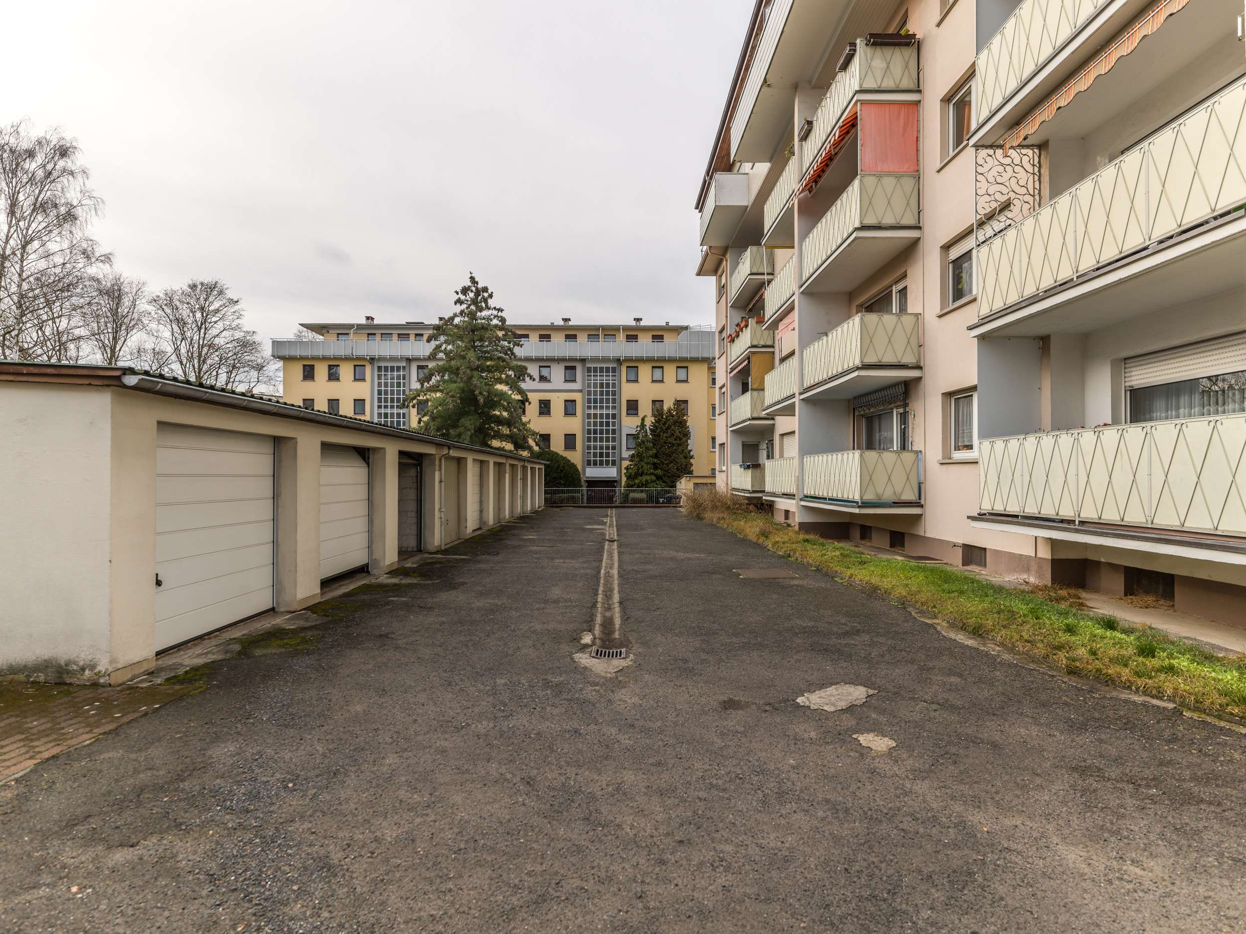 NEW  IHRE NEUE GARAGE IN OFFENBACH AM MAIN!