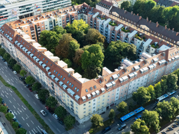 WOW   – CHARMANTE ALTBAUWOHNUNG IN MÜNCHEN!