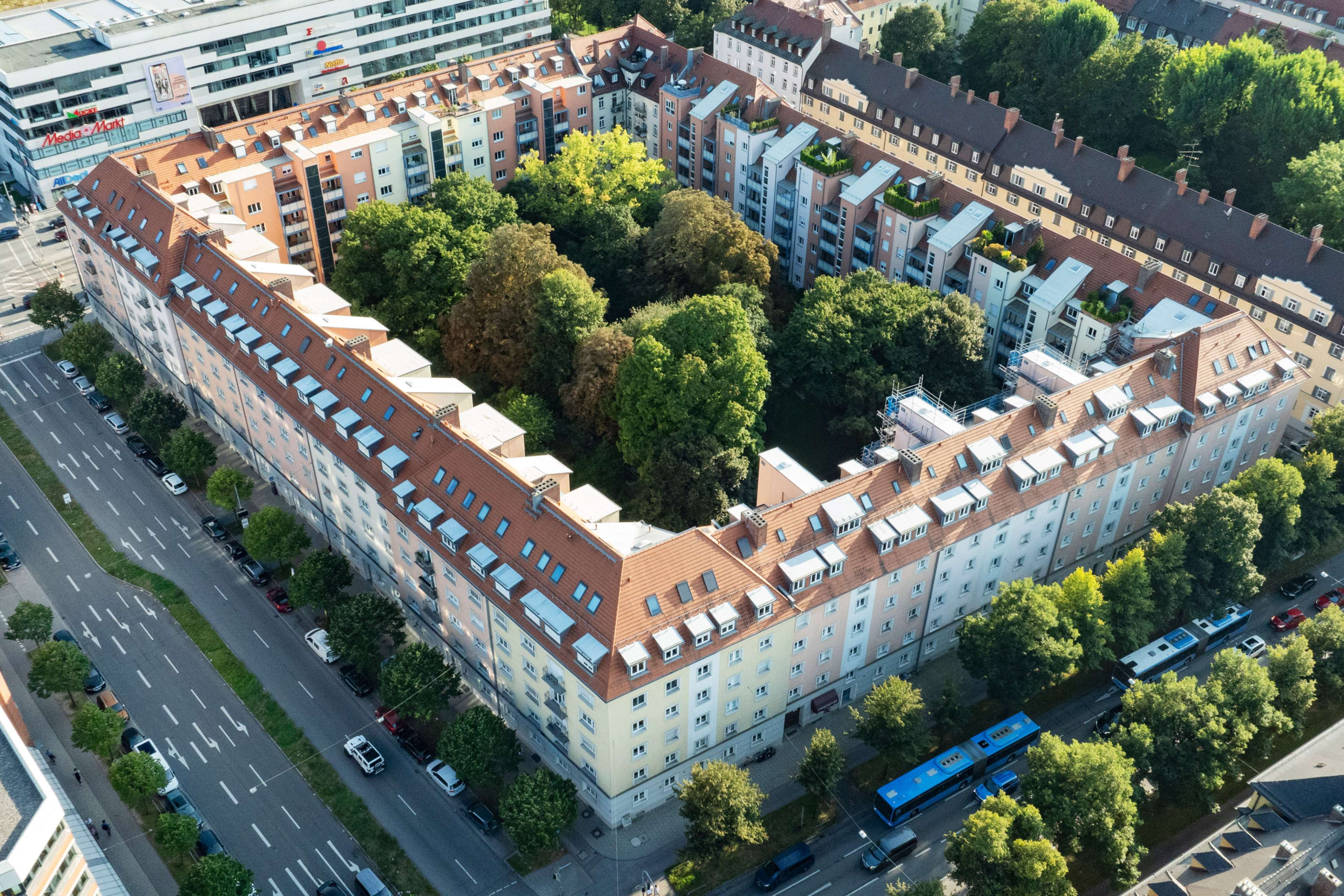 WOW   – CHARMANTE ALTBAUWOHNUNG IN MÜNCHEN!