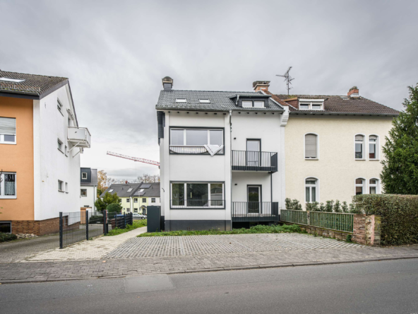 KERNSANIERT  GEMÜTLICHE WOHNUNG AUF 2 ETAGEN IM RUHIGEN BAD SODEN!