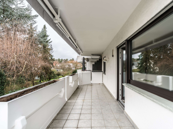 NEU  ERSTBEZUG NACH SANIERUNG 4-ZIMMER-WOHNUNG MIT BALKON & TIEFGARAGENSTELLPLATZ!