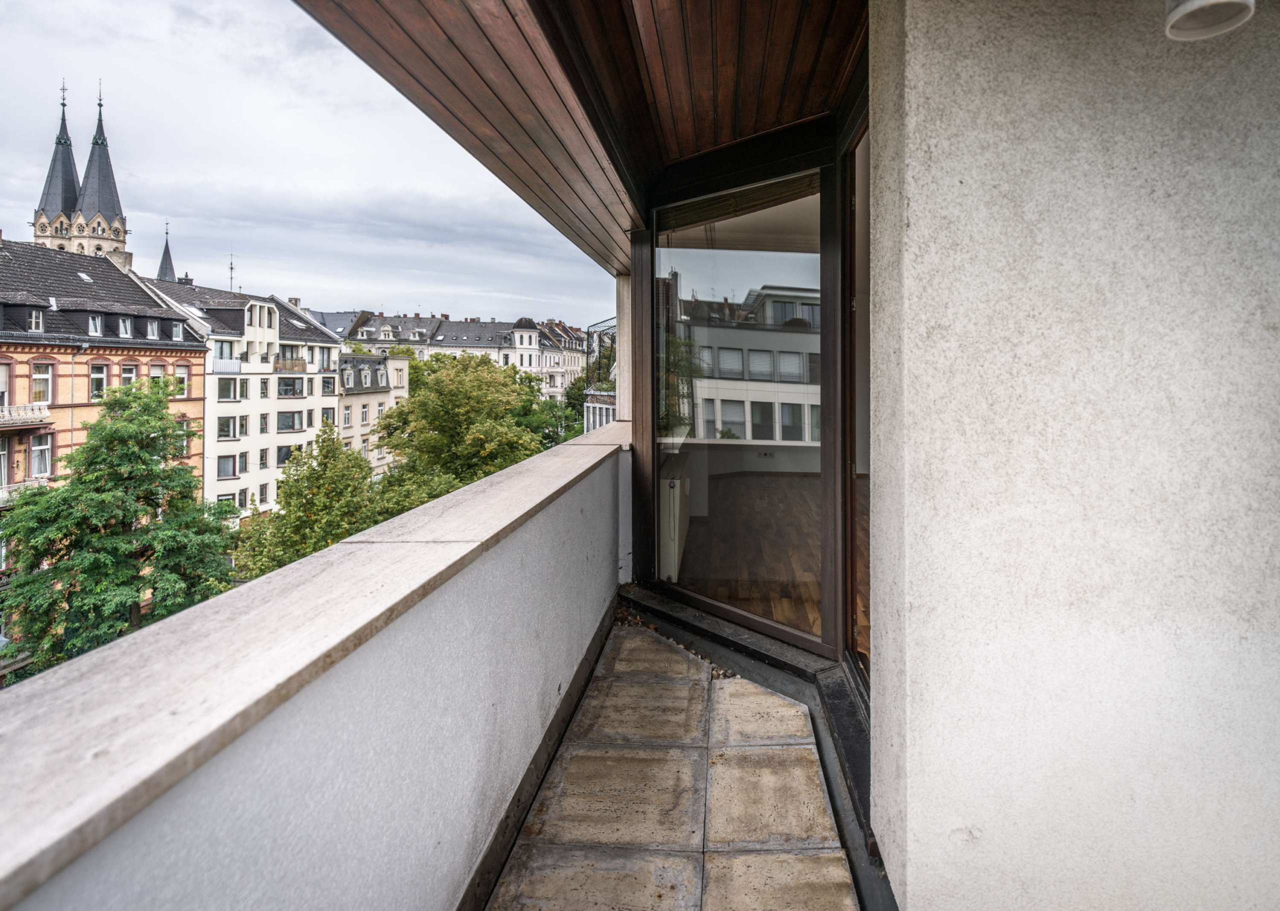NEU  IHRE NEUE MAISONETTE MIT AUSBLICK ÜBER WIESBADEN IN ZENTRALER LAGE !