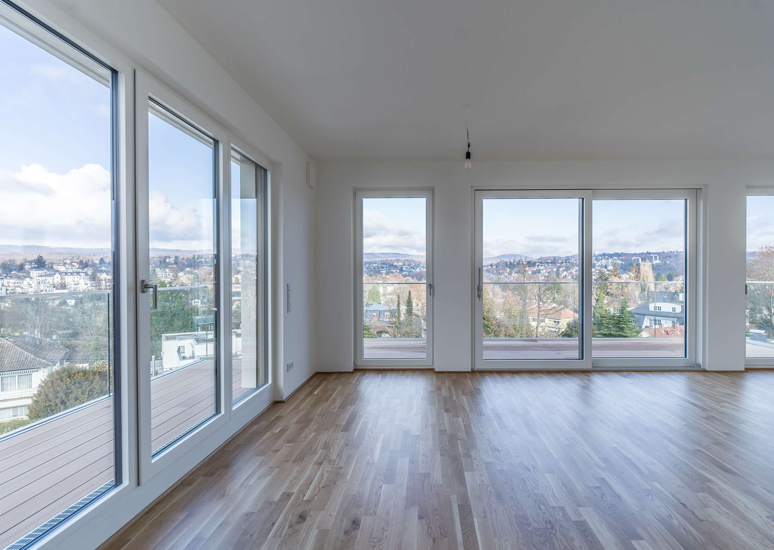 NEU  PENTHOUSE-MAISONETTE MIT RUND-UM-BLICK! EINDRUCKSVOLL UND EXKLUSIV !