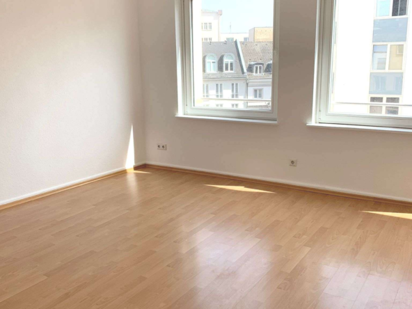 NEW  STÄDTISCHER GEHT´S NICHT ! JETZT SOFORT MITTEN IN WIESBADEN LEBEN !