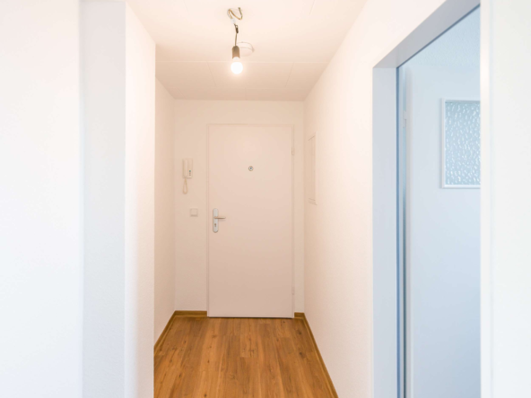 NEW TOP RENOVIERTE 2 ZIMMER-WOHNUNG AUF DER DOTZHEIMER-AVENUE!