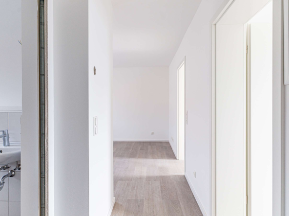 PERFEKTE ANLAGE ODER EIGENNUTZ IN FRANKFURT-ZEILSHEIM ! FRISCH SANIERT!