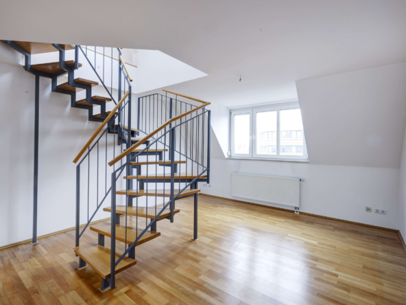 WOW  DER PERFEKTE KAUF FÜR DAS NEUE JAHR! SCHÖNE ALTBAUWOHNUNG MIT GARAGENSTELLPLATZ