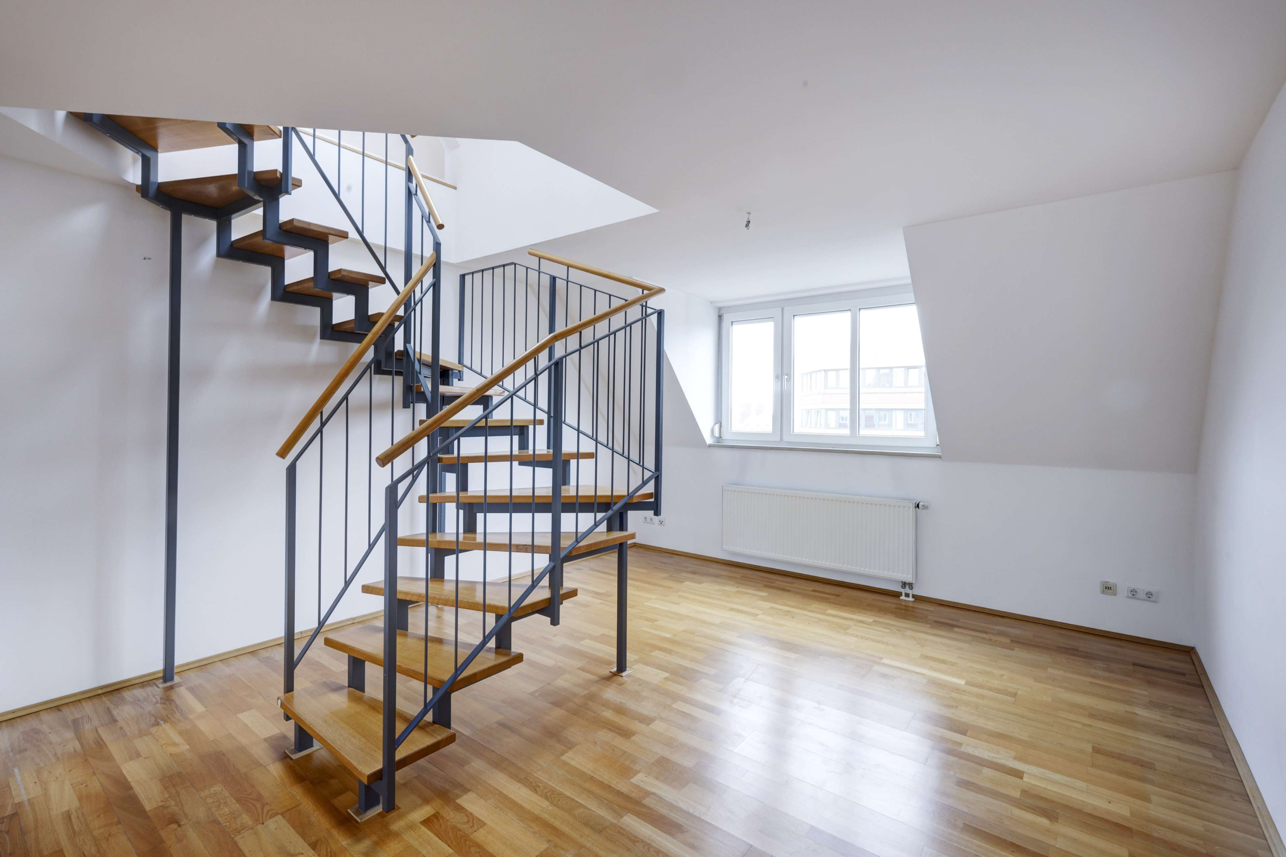 WOW  DER PERFEKTE KAUF FÜR DAS NEUE JAHR! SCHÖNE ALTBAUWOHNUNG MIT GARAGENSTELLPLATZ