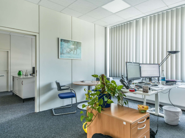 WOW  VIEL PLATZ FÜR IHR UNTERNEHMEN !