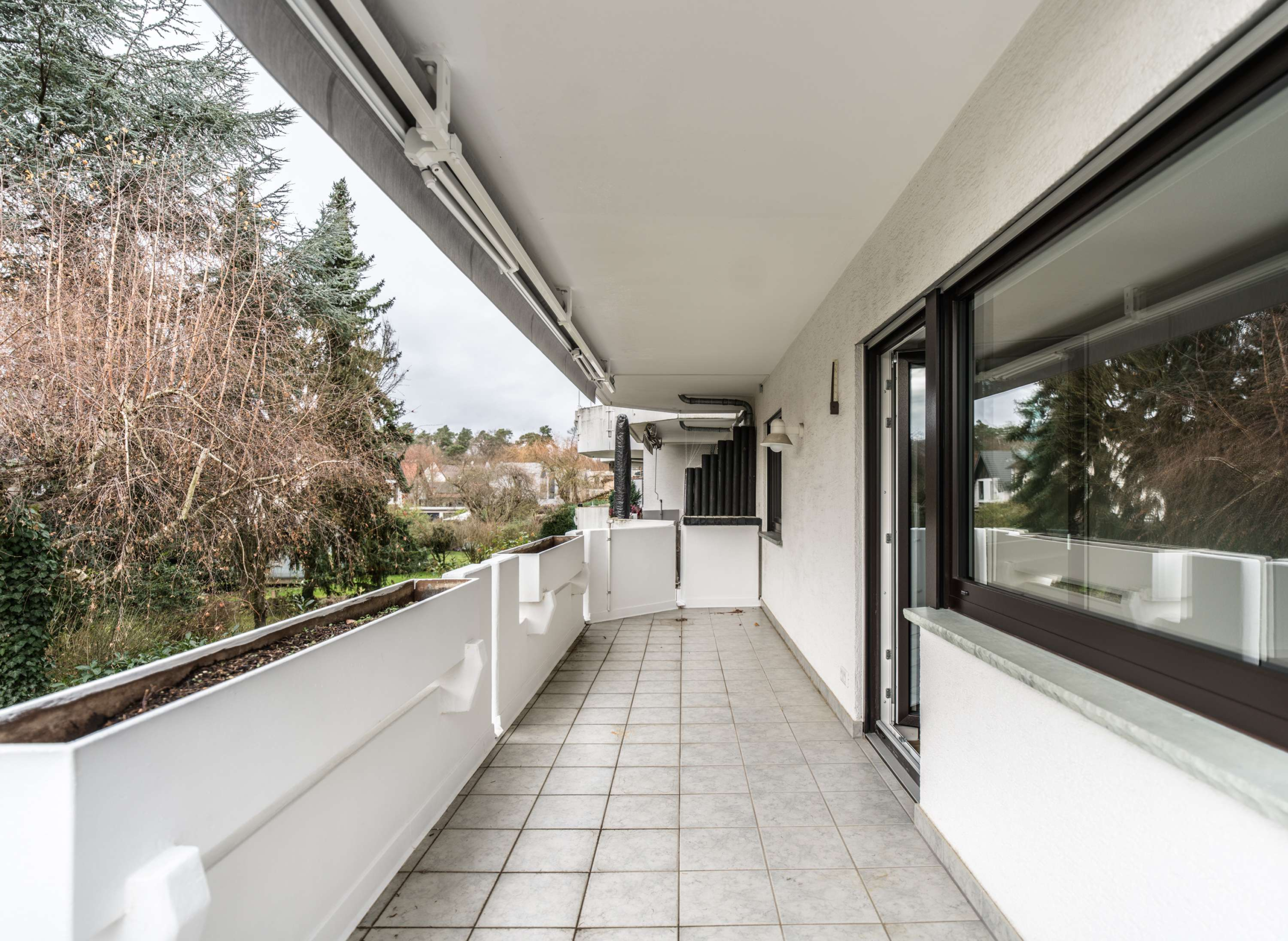 WOW  FRISCH SANIERT! 4-ZIMMER-WOHNUNG MIT GROßEM BALKON & TIEFGARAGENSTELLPLATZ!!!