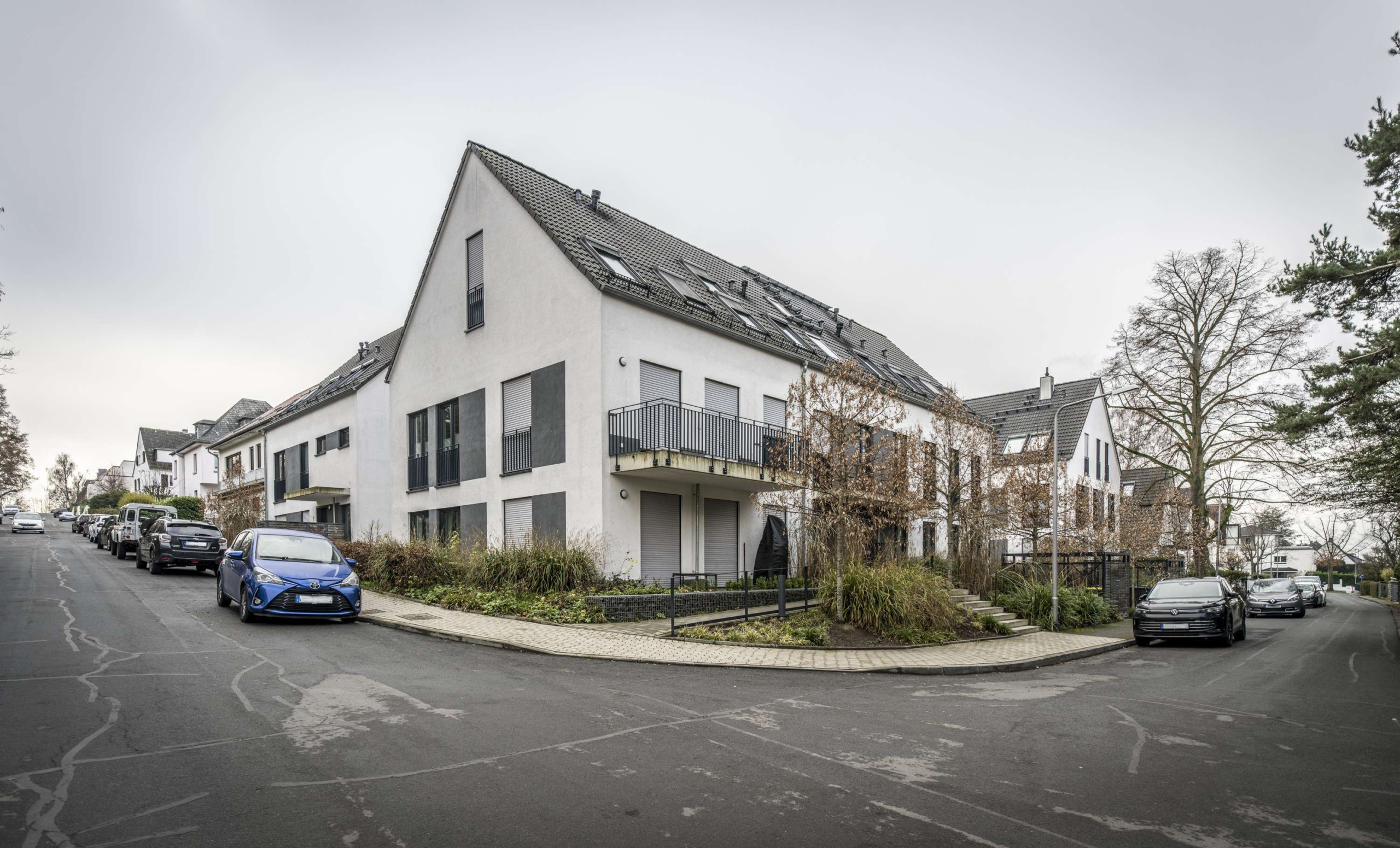 WOW  MODERNE WOHNUNG IN WIESBADEN-BIERSTADT: TERRASSE & STELLPLATZ!
