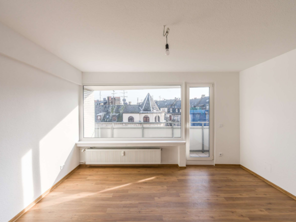 NEW TOP RENOVIERTE 2 ZIMMER-WOHNUNG AUF DER DOTZHEIMER-AVENUE!