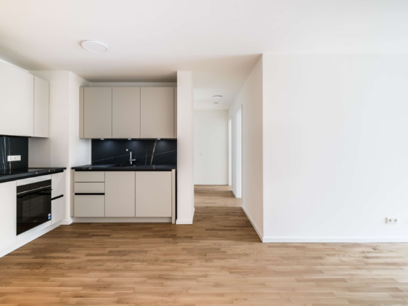 WOW  NEUBAU ERSTBEZUG ! 3-ZIMMER MIT BALKON, EBK & TIEFGARAGE !