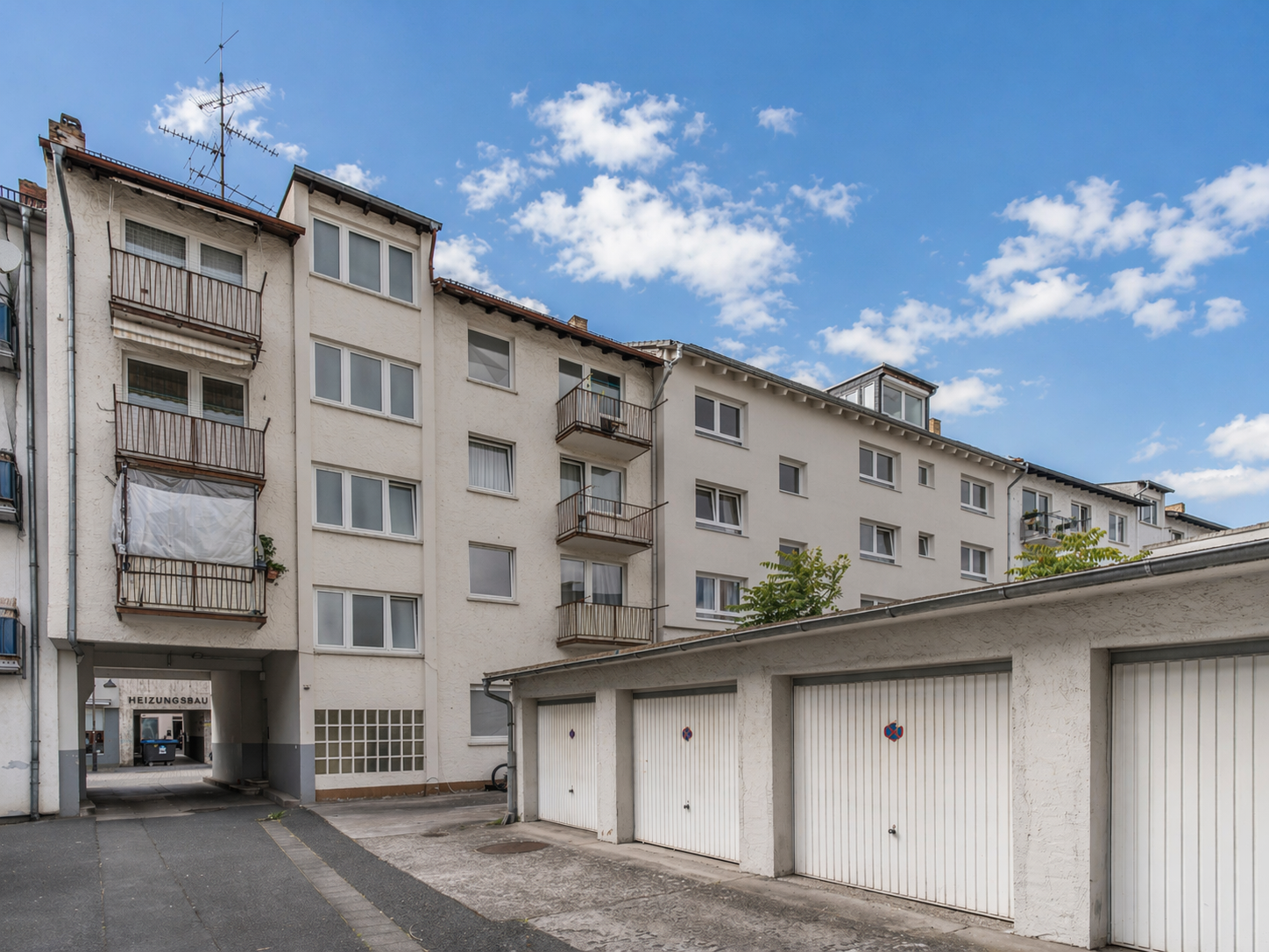 NEU  ATTRAKTIVE KAPITALANLAGE: MEHRFAMILIENHAUS IN MIT ENTWICKLUNGSSCHANCEN!