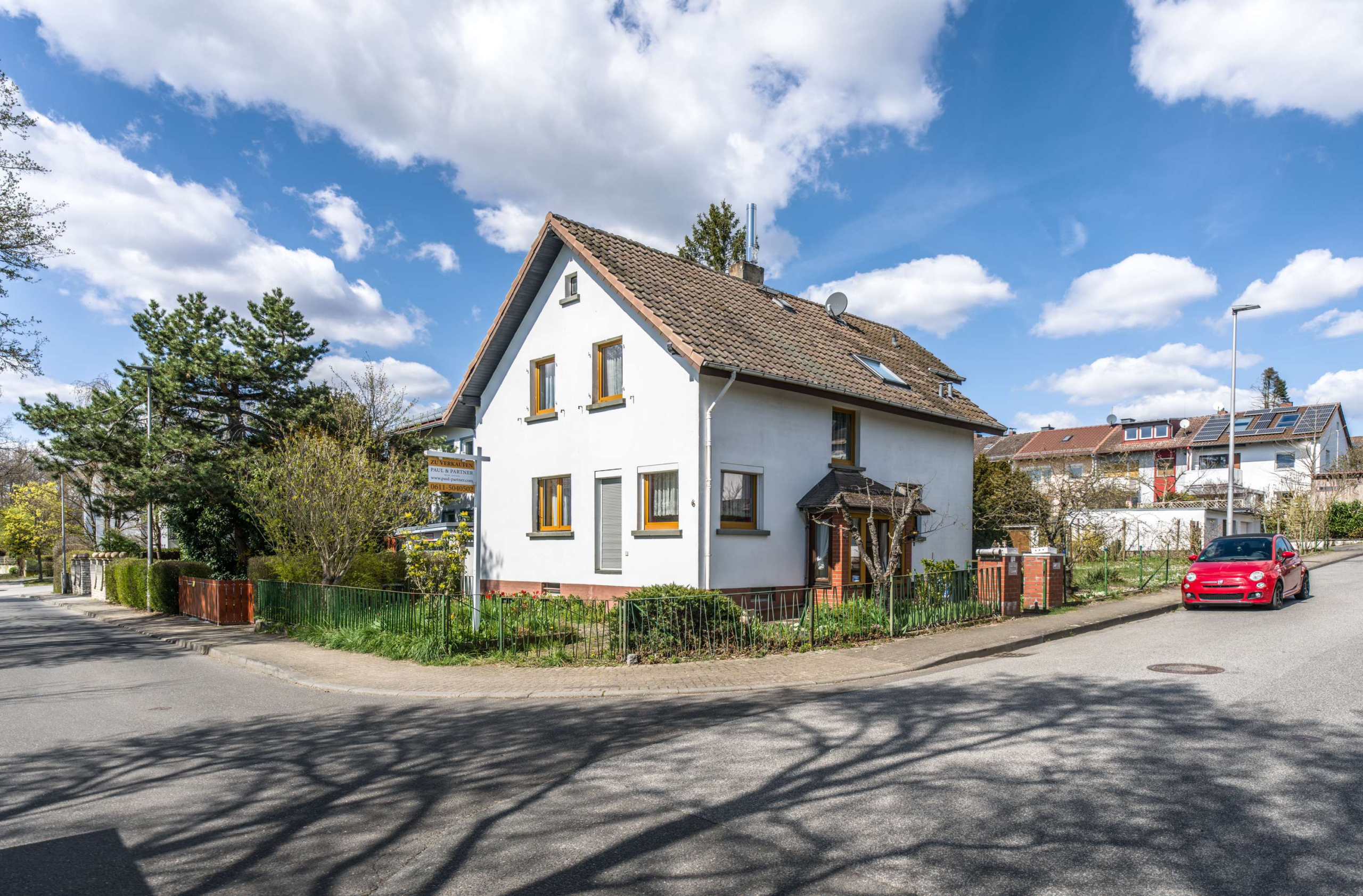 NEU!  EINFAMILIENHAUS MIT RENOVIERUNGSBEDARF AUF SCHÖNEM GRUNDSTÜCK!