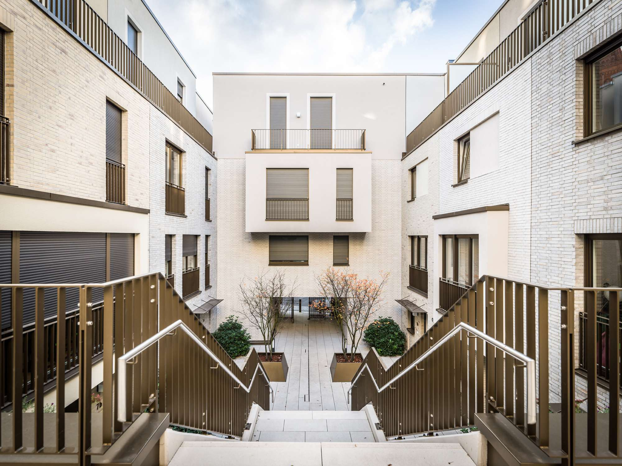 NEU  IHR NEUES STADTHAUS IN TOP LAGE !